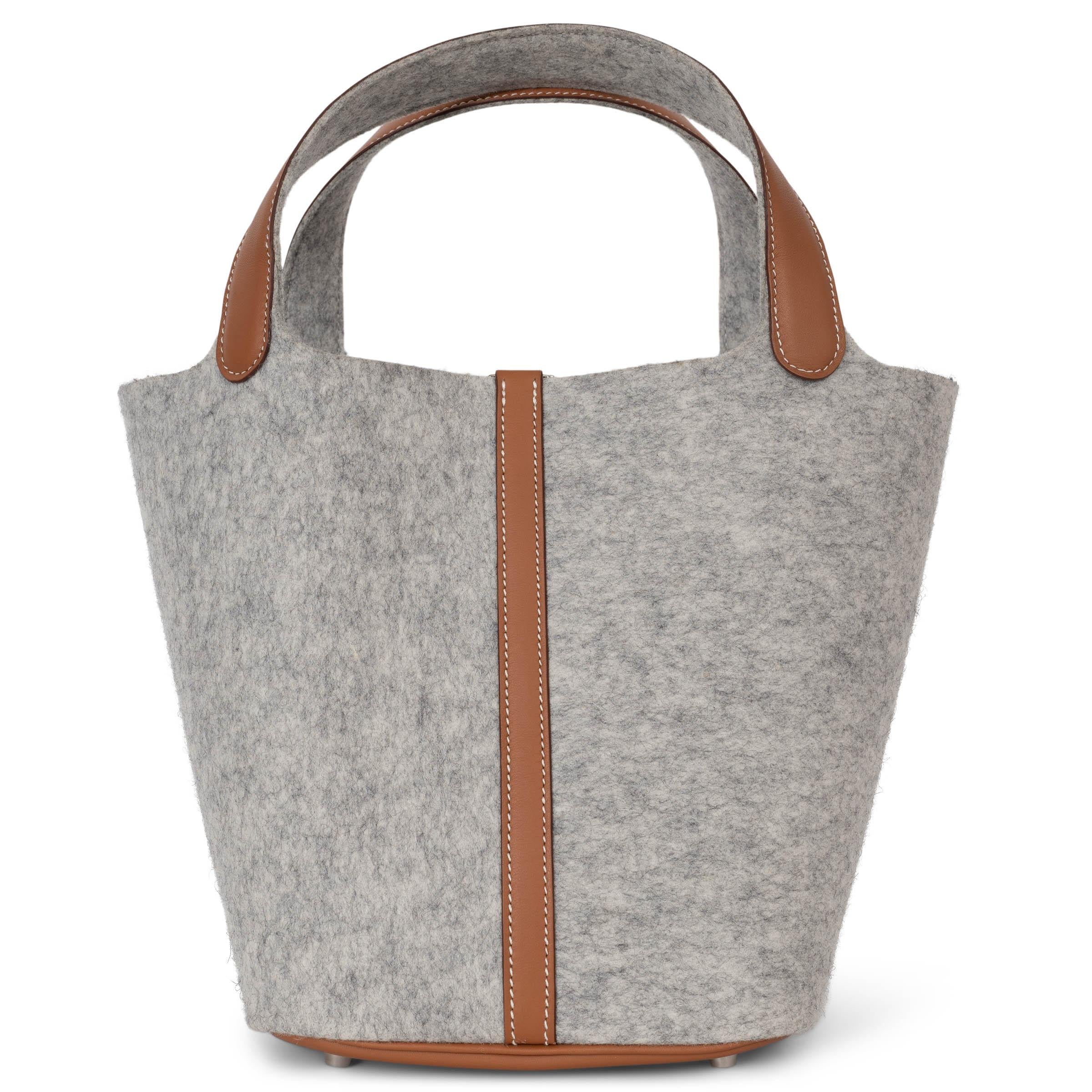 HERMES Gris Claire Feutre / Gold Swift leather PICOTIN 22 Bag Phw In Excellent Condition For Sale In Zürich, CH