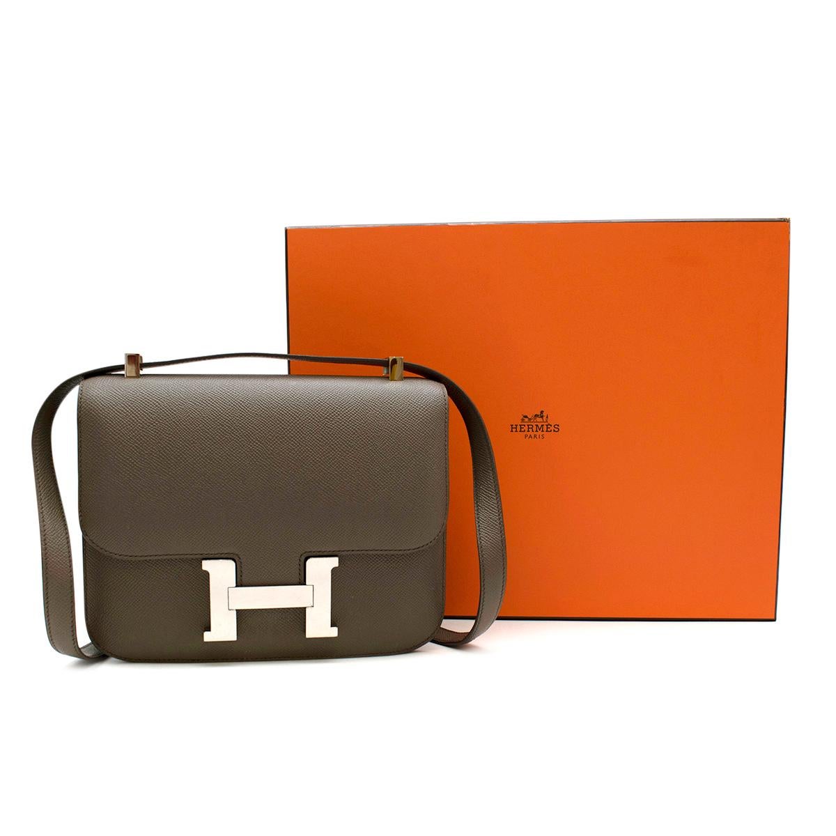 Hermes Gris Etain Epsom Leather Constance 24 PHW

This outstanding piece comes in a neutral Etain grey tone accentuated with palladium-plated hardware.

- Made of resistant textured Epsom leather 
- Iconic fastening to the front 
- Palladium plated