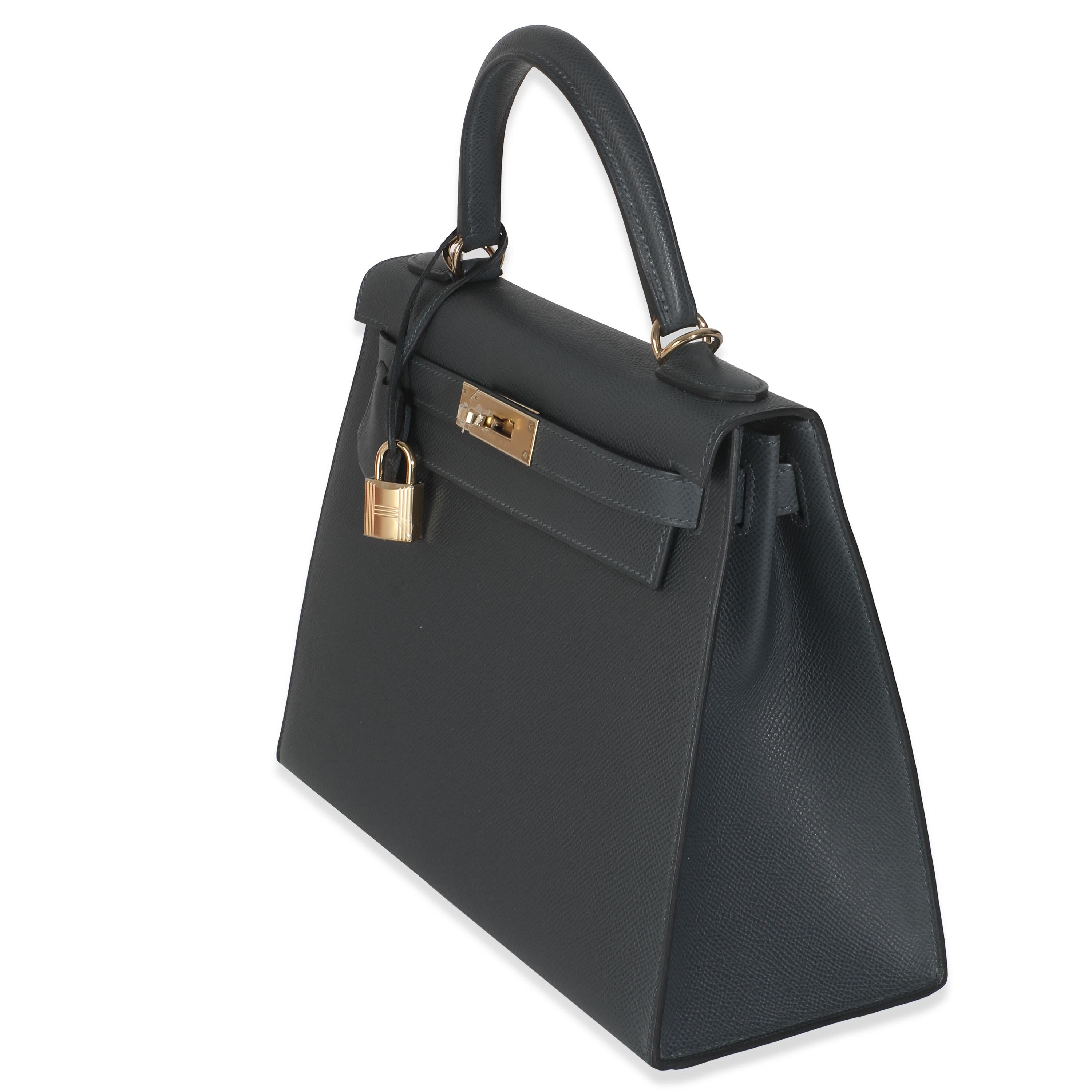 Hermès Gris Misty Epsom Sellier Kelly 28 PBHW In Excellent Condition For Sale In New York, NY