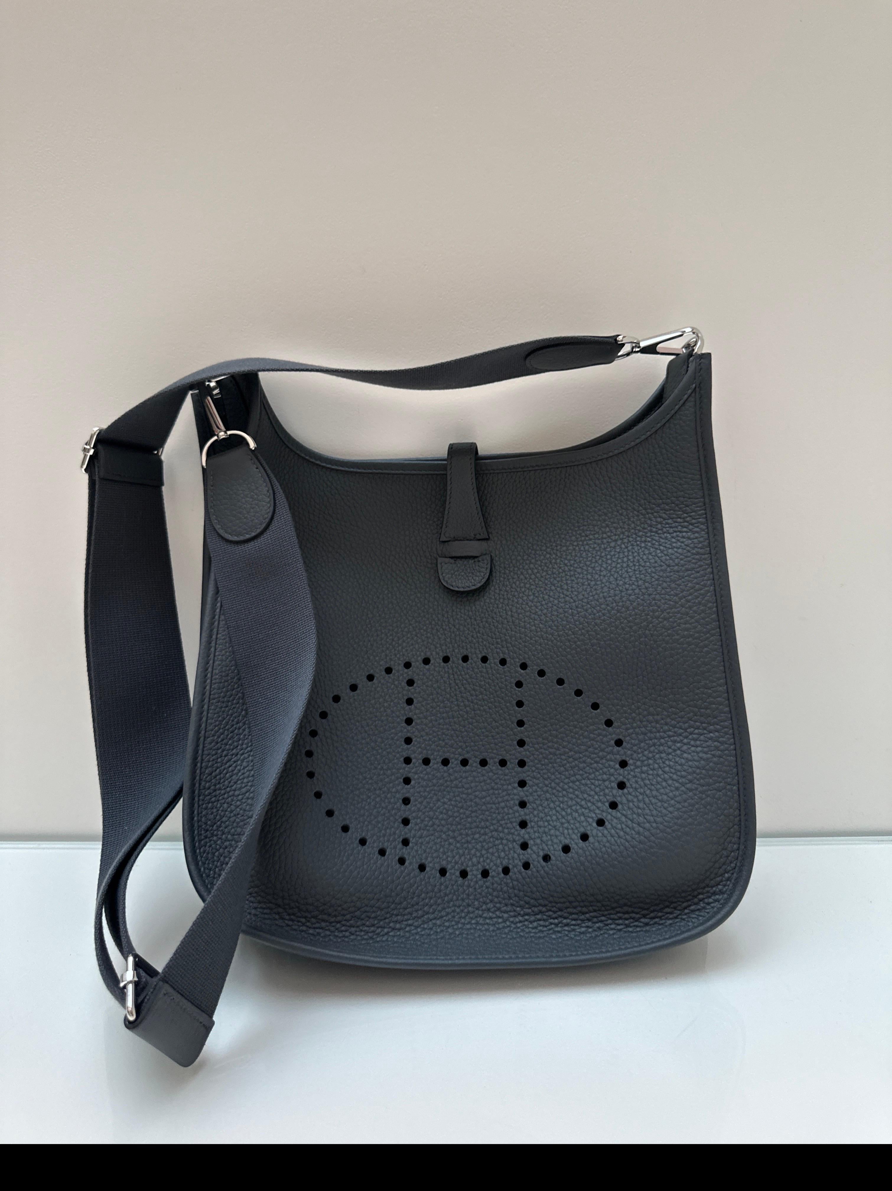 Hermes Gris Misty Evelyne PM Bag In New Condition For Sale In Athens, GA
