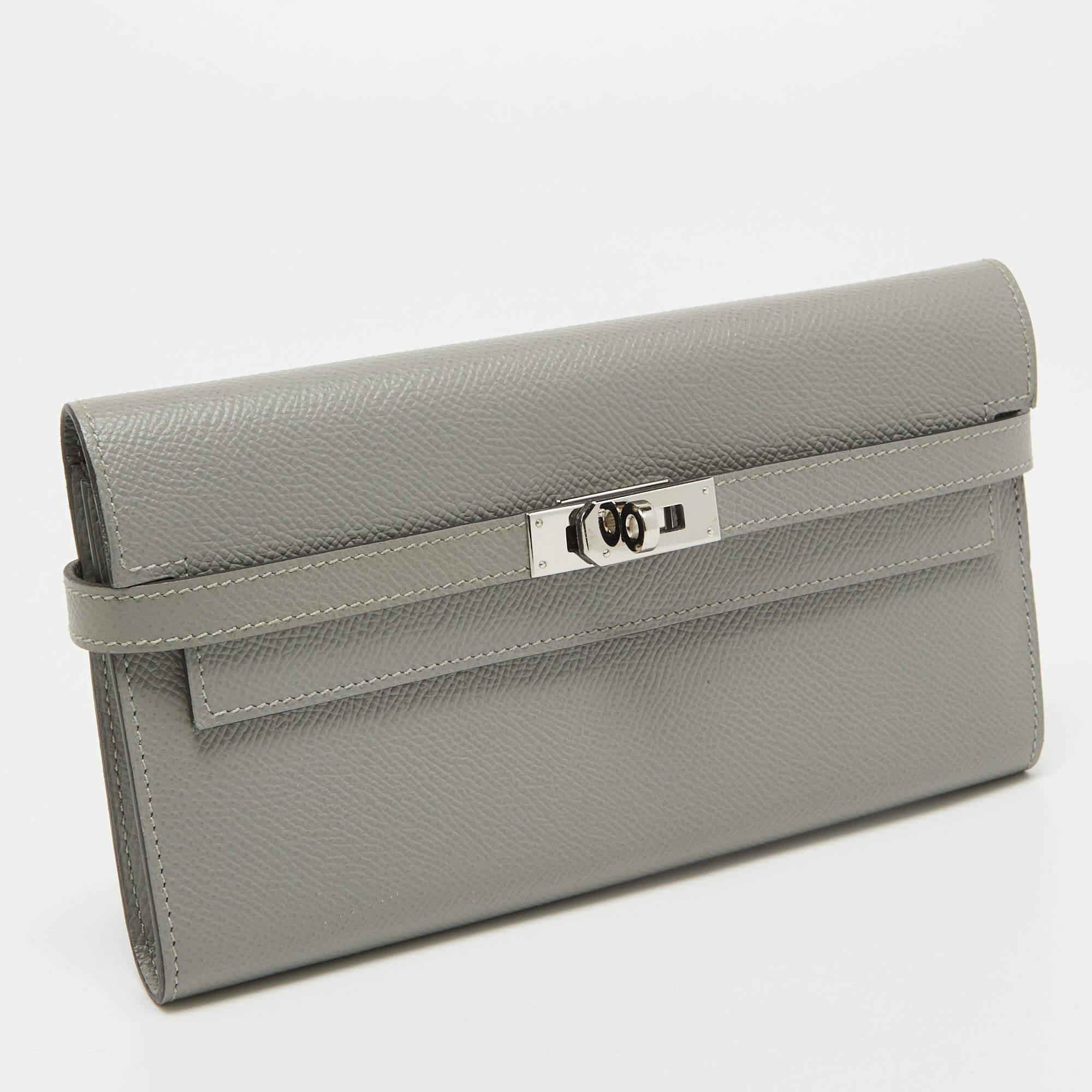 Hermes Gris Mouette Epsom Leather Kelly Classic Wallet In Excellent Condition For Sale In Dubai, Al Qouz 2