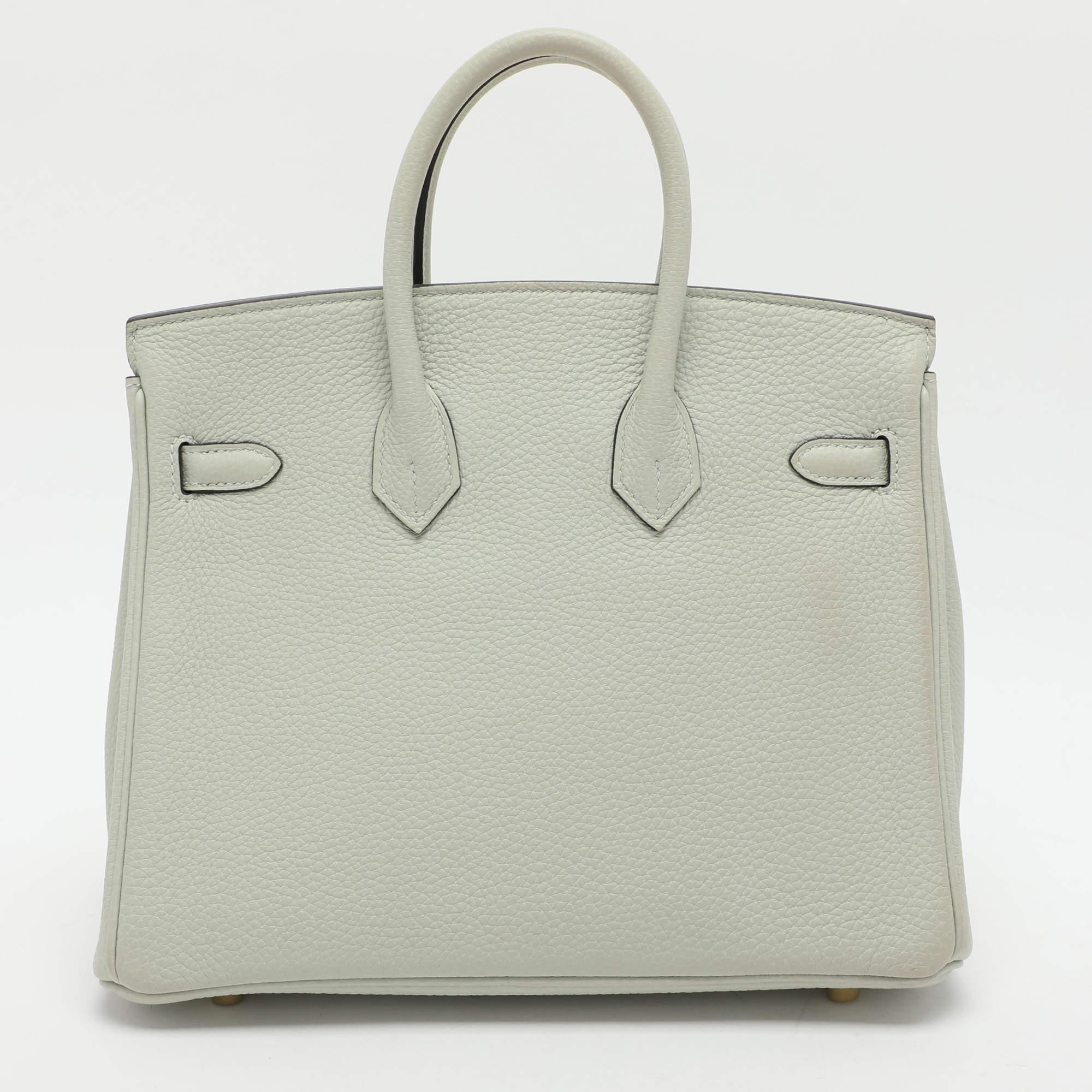 Hermes Gris Neve Togo Leather Birkin 25 Bag In Good Condition In Dubai, Al Qouz 2