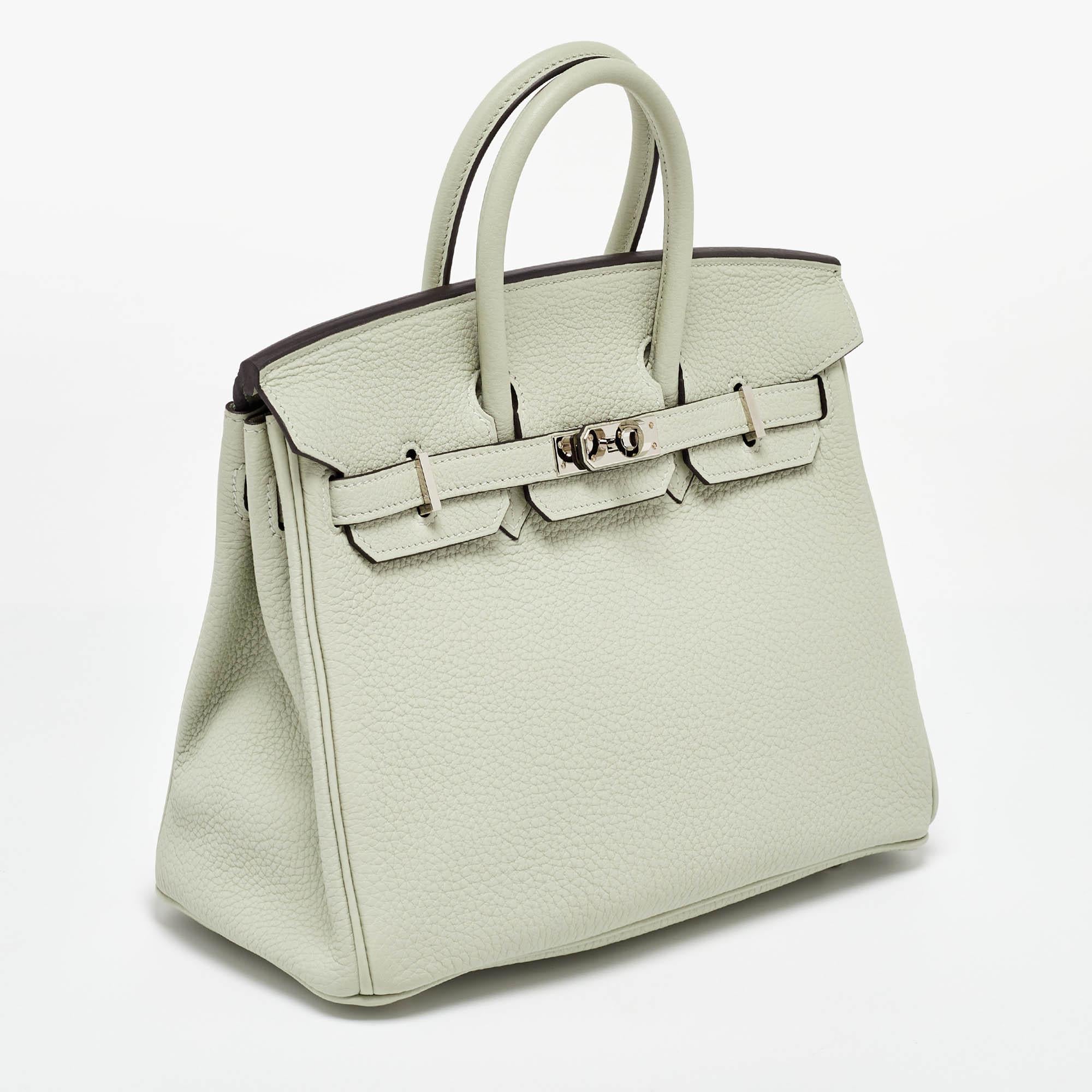 Hermès Gris Neve Togo Leather Silver Finish Birkin 25 Bag In New Condition For Sale In Dubai, Al Qouz 2