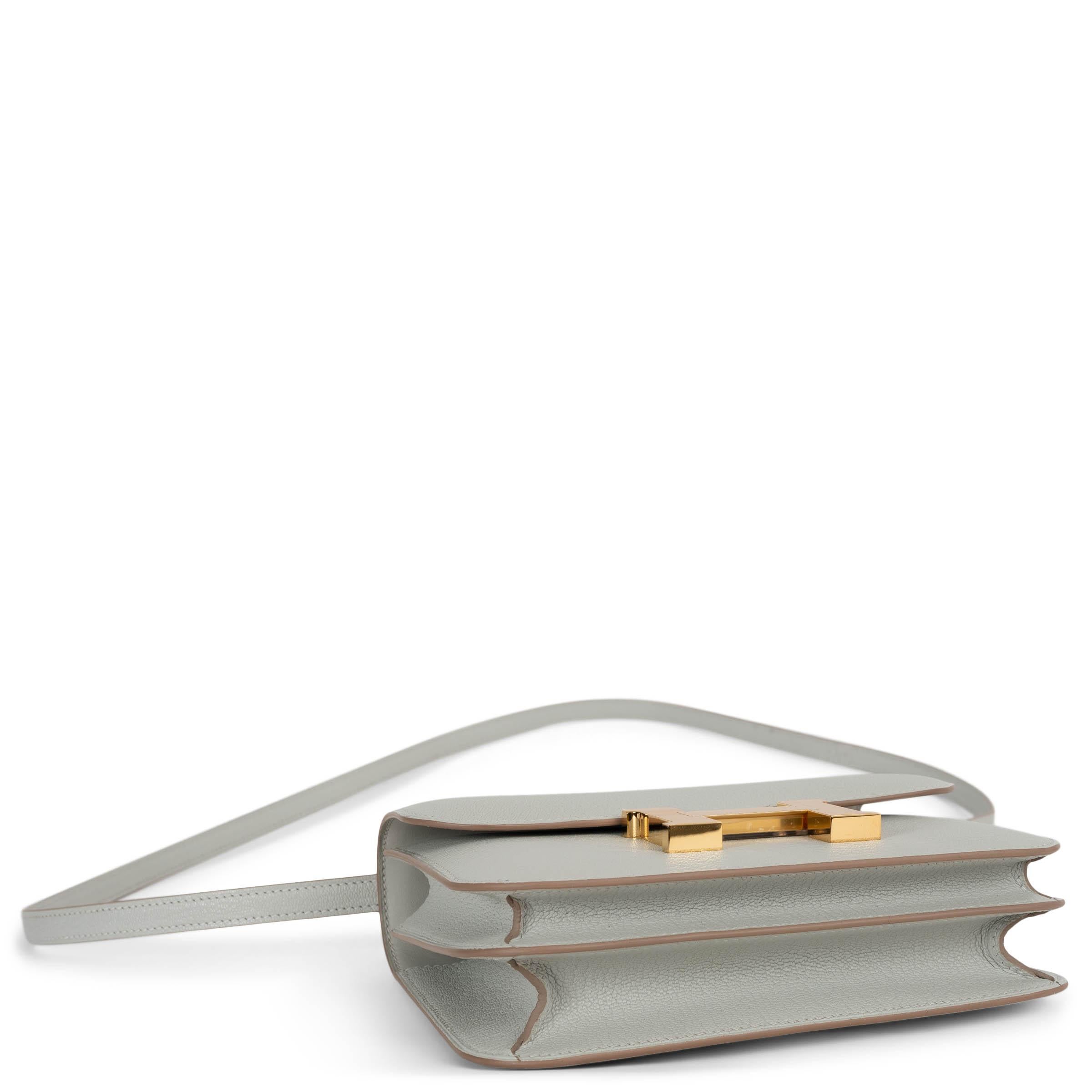 HERMES Gris Perle grey Mysore leather CONSTANCE 18 MIROIR Bag Ghw im Zustand „Neu“ im Angebot in Zürich, CH