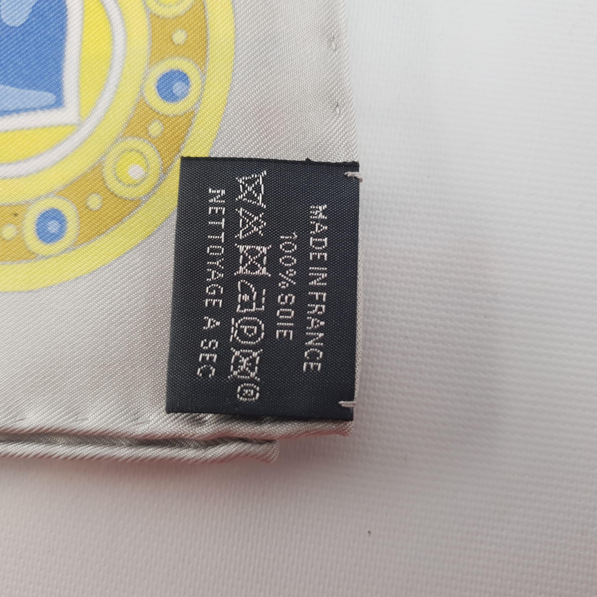 Foulard Harnais de cœur en soie gris perle, rose bonbon et bleu Hermes 90 Neuf à Nicosia, CY