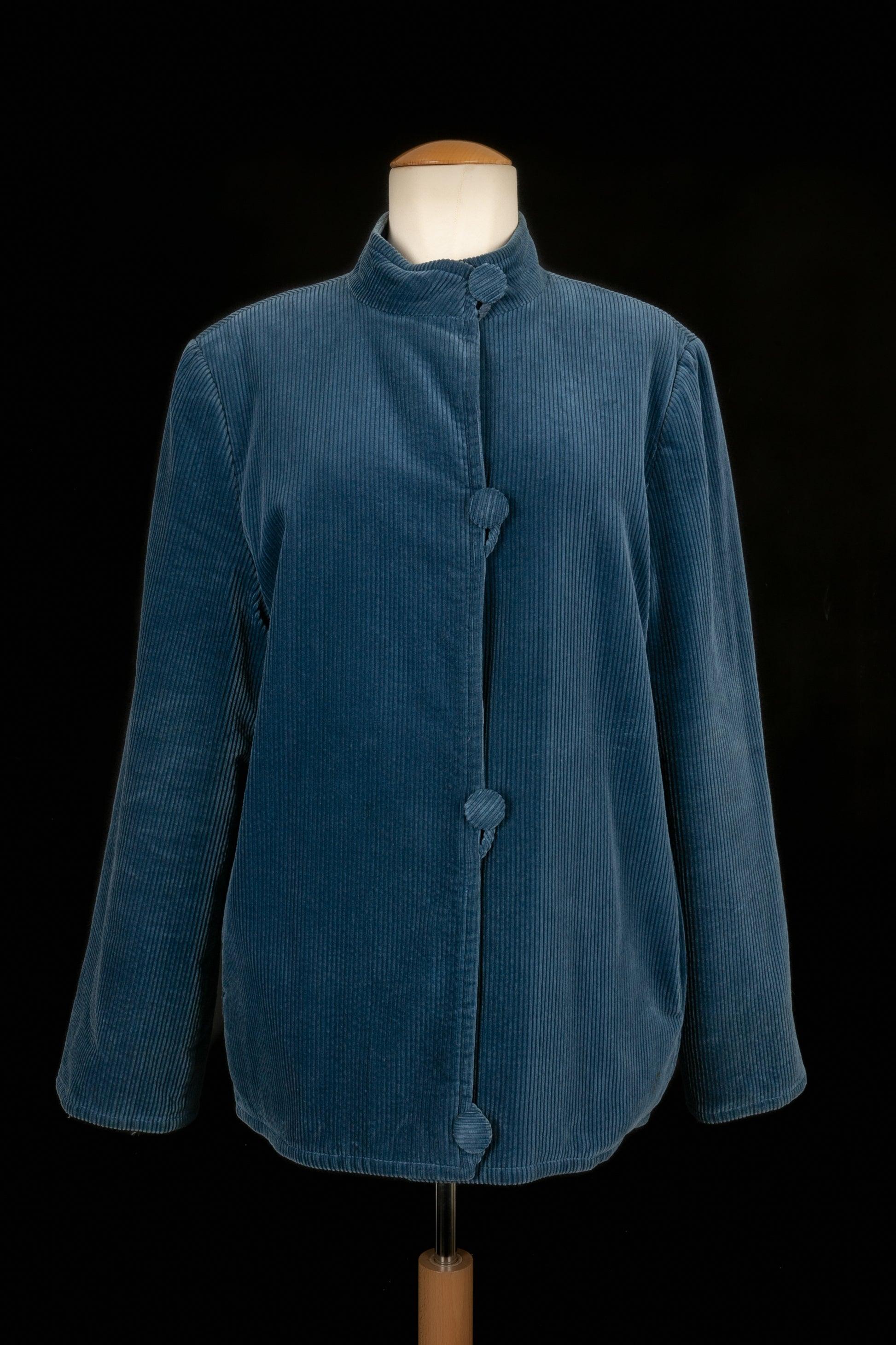 Hermès- (Made in France) Veste réversible en soie matelassée avec une face en velours côtelé bleu et illustrée du thème 