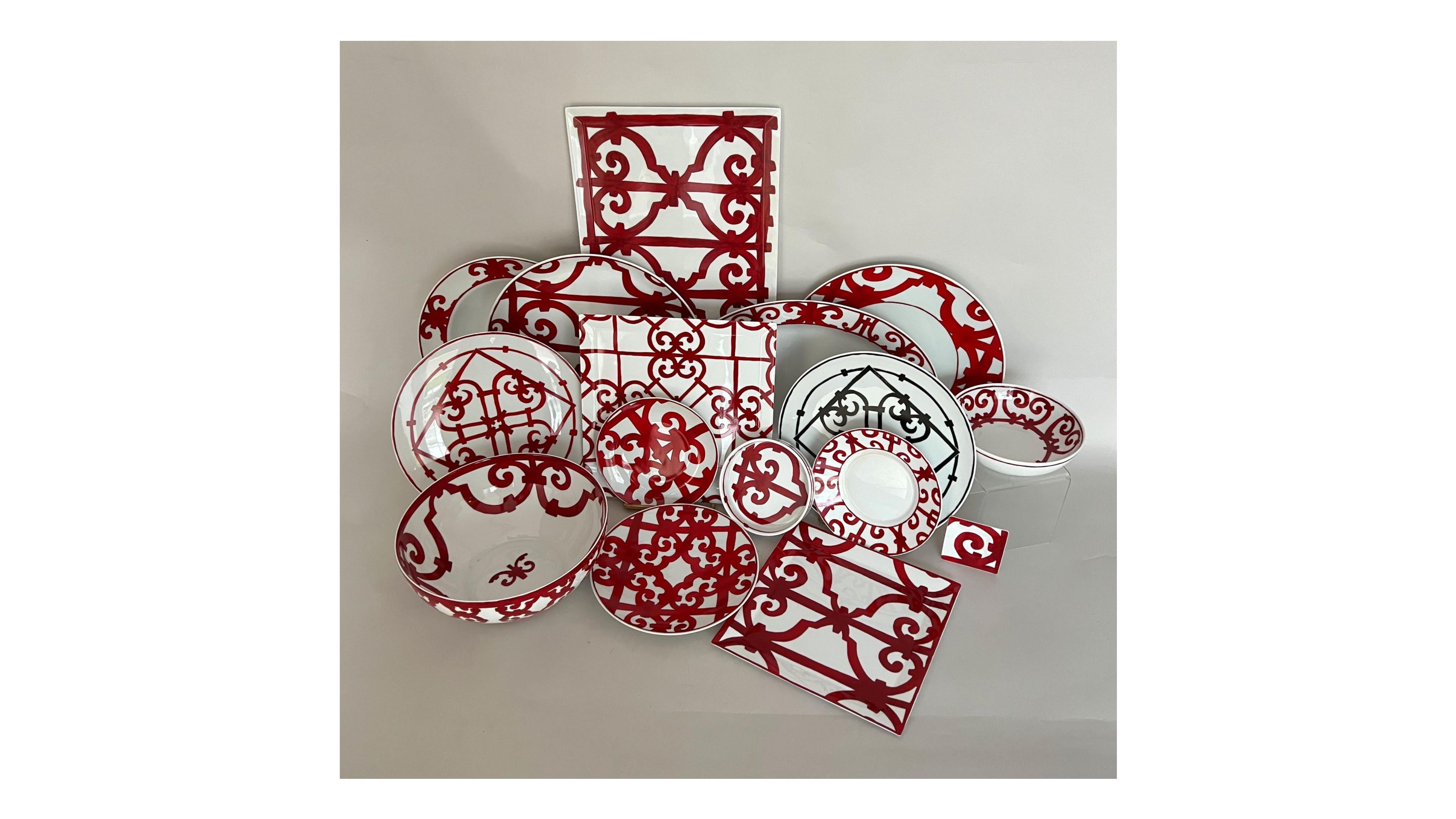 Table service in porcelain
HERMES Paris Part of table service Balcons du Guadalqivir in white porcelain with red or black decoration : 14 dinner plates
16 plates for entremet
8 bowls
6 square presentation plates
6 square plates
2 coasters of