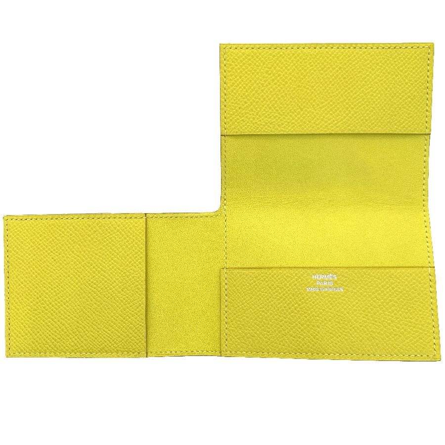 Beautiful HERMES accessory. Card holder, Guernesey 3CC model in yellow grained leather with 3 card slots. It unfolds in 2 steps. The interior is in yellow suede.
We love the yellow color that will allow you to find it easily in your bag.
Made in