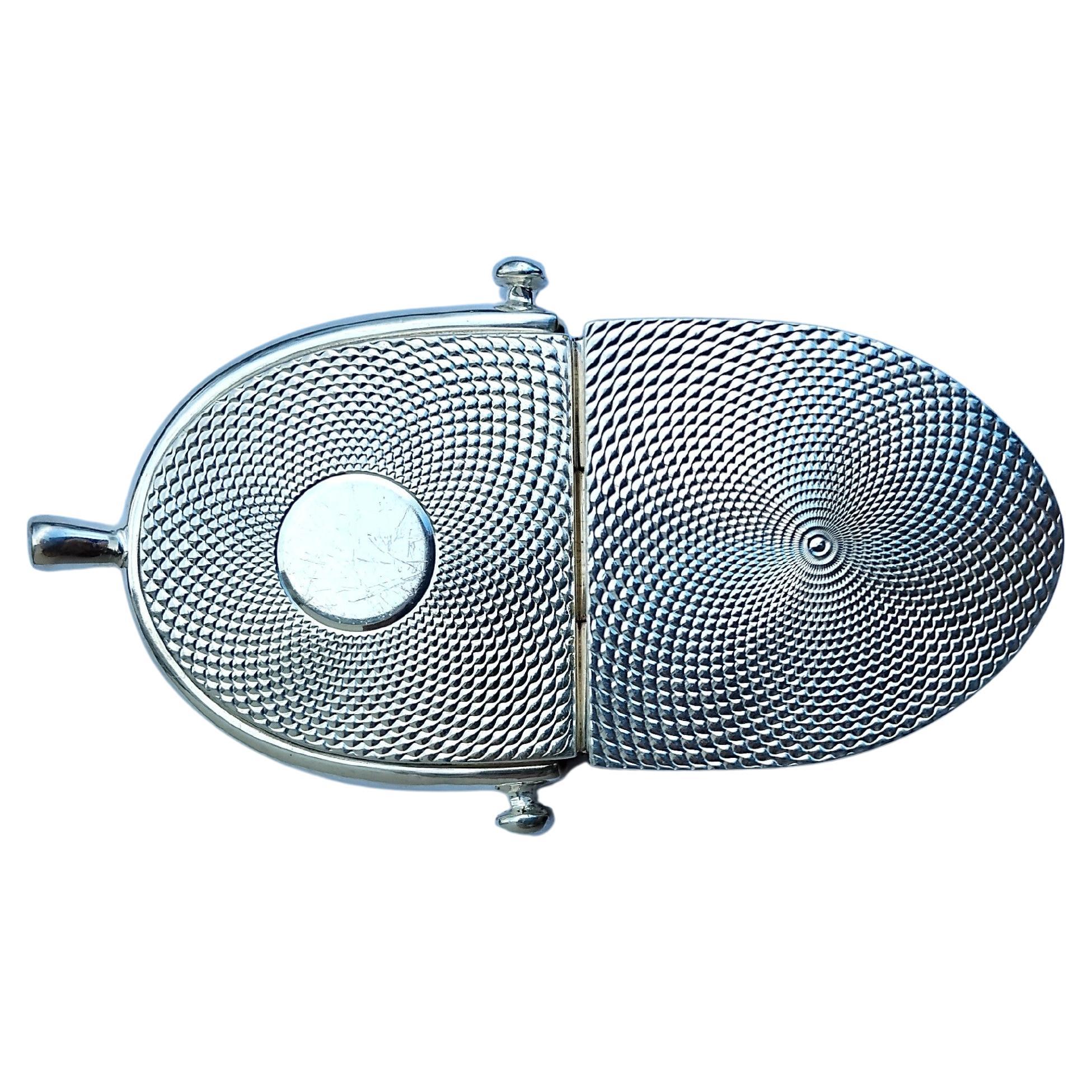 Hermès Guilloche Pill Box Ravinet d'Enfert Spur Shaped en vente 1