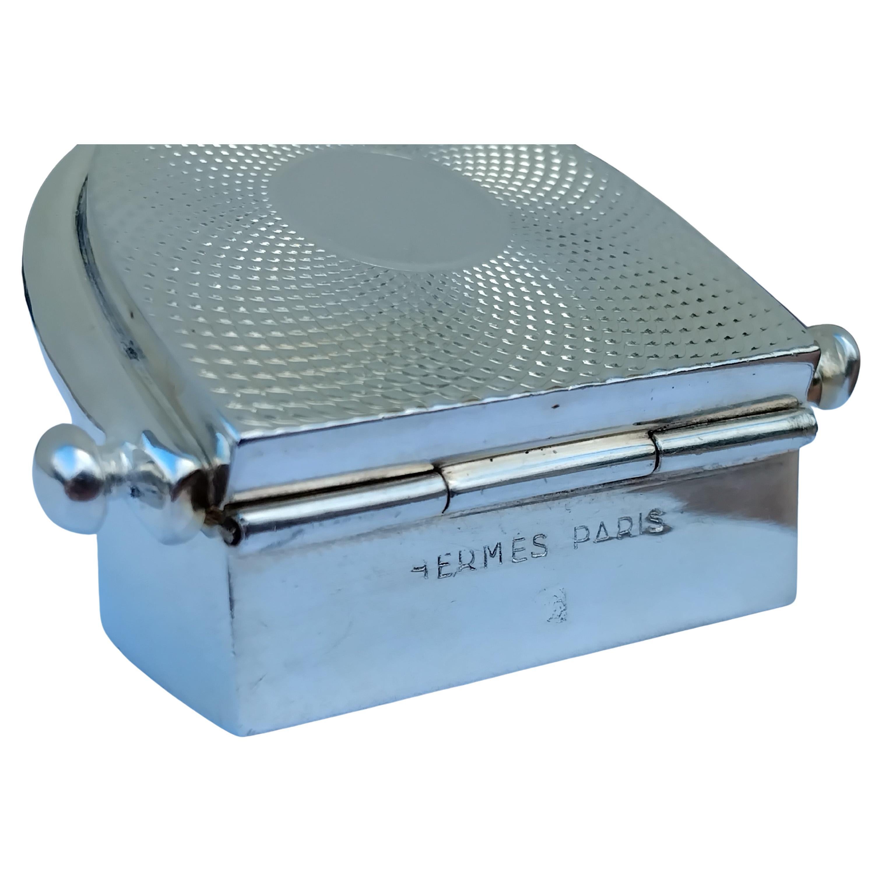 Hermès Guilloche Pill Box Ravinet d'Enfert Spur Shaped en vente 2