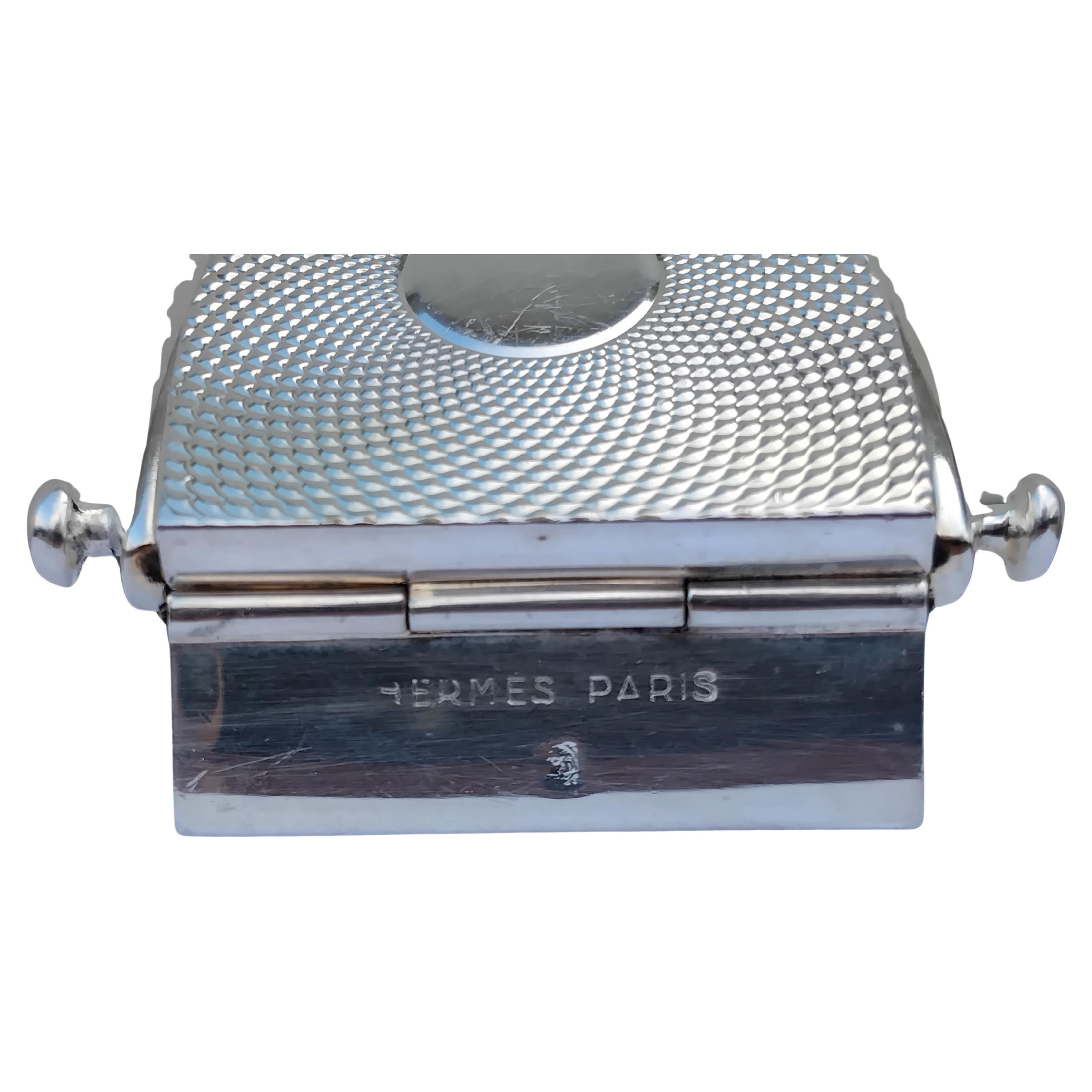 Hermès Guilloche Pill Box Ravinet d'Enfert Spur Shaped en vente 3