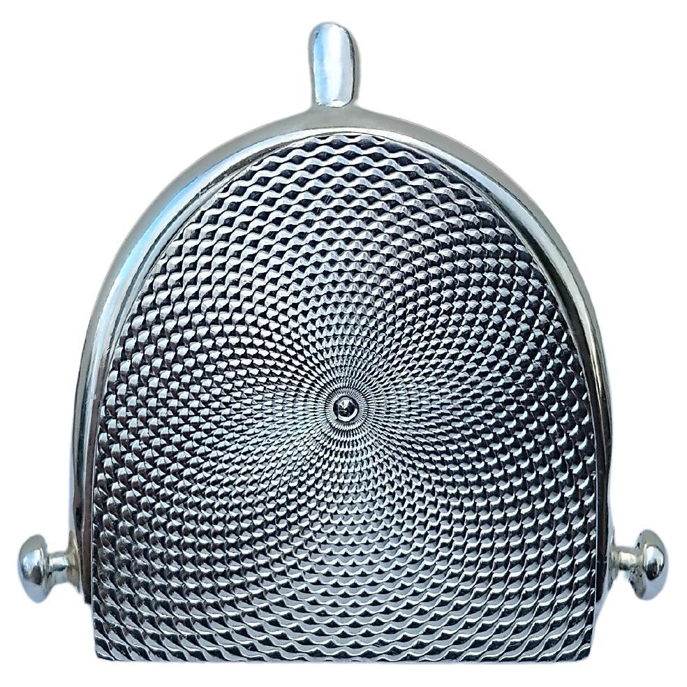 Hermès Guilloche Pill Box Ravinet d
Enfert Spur Shaped en vente