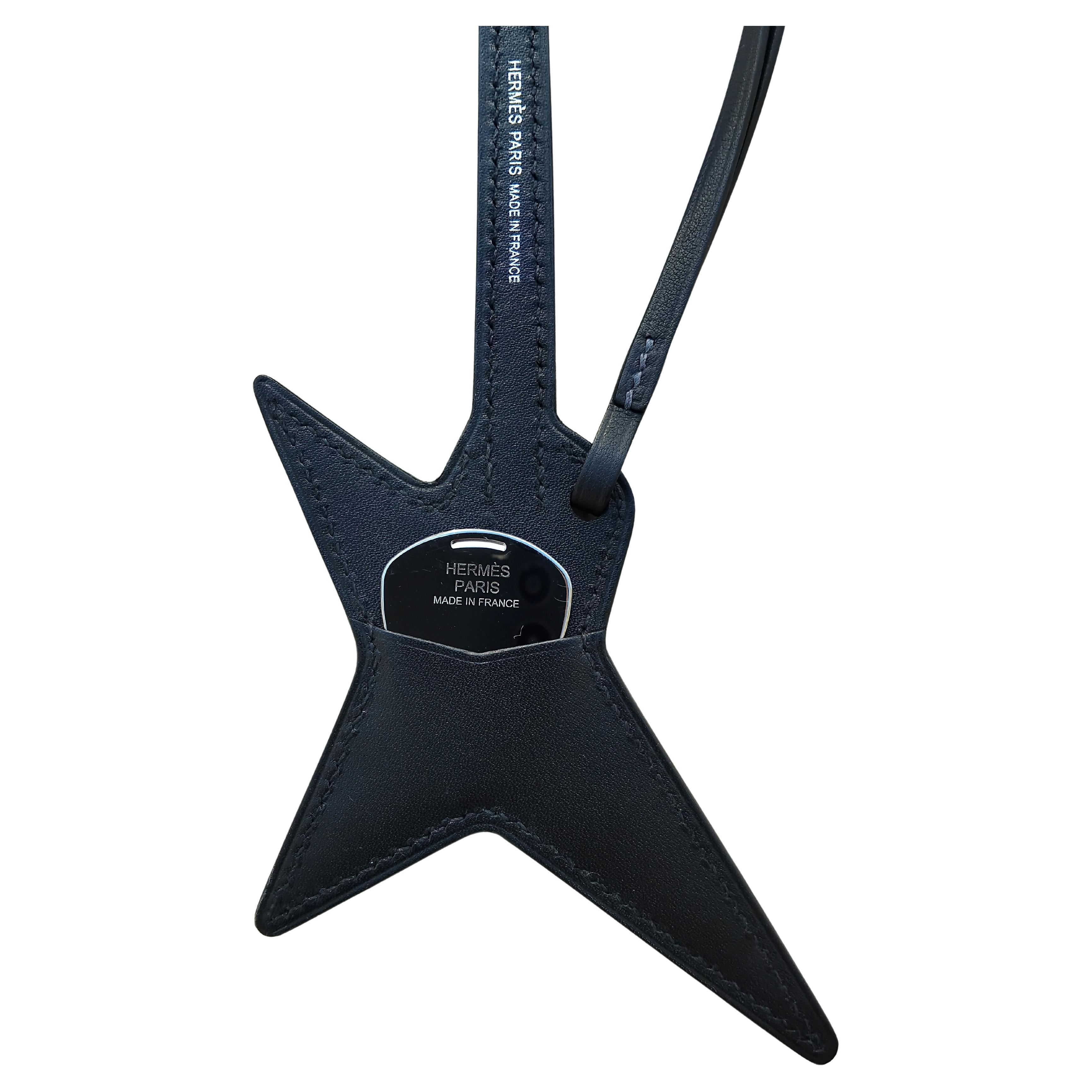 Hermès Gitarre Rock Leder Charme mit Plektrum im Angebot 3