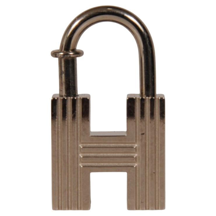 Hermes H 2000 Cadena Padlock Bag Charm Silver Premiers Pas Dans Le Siecle For Sale