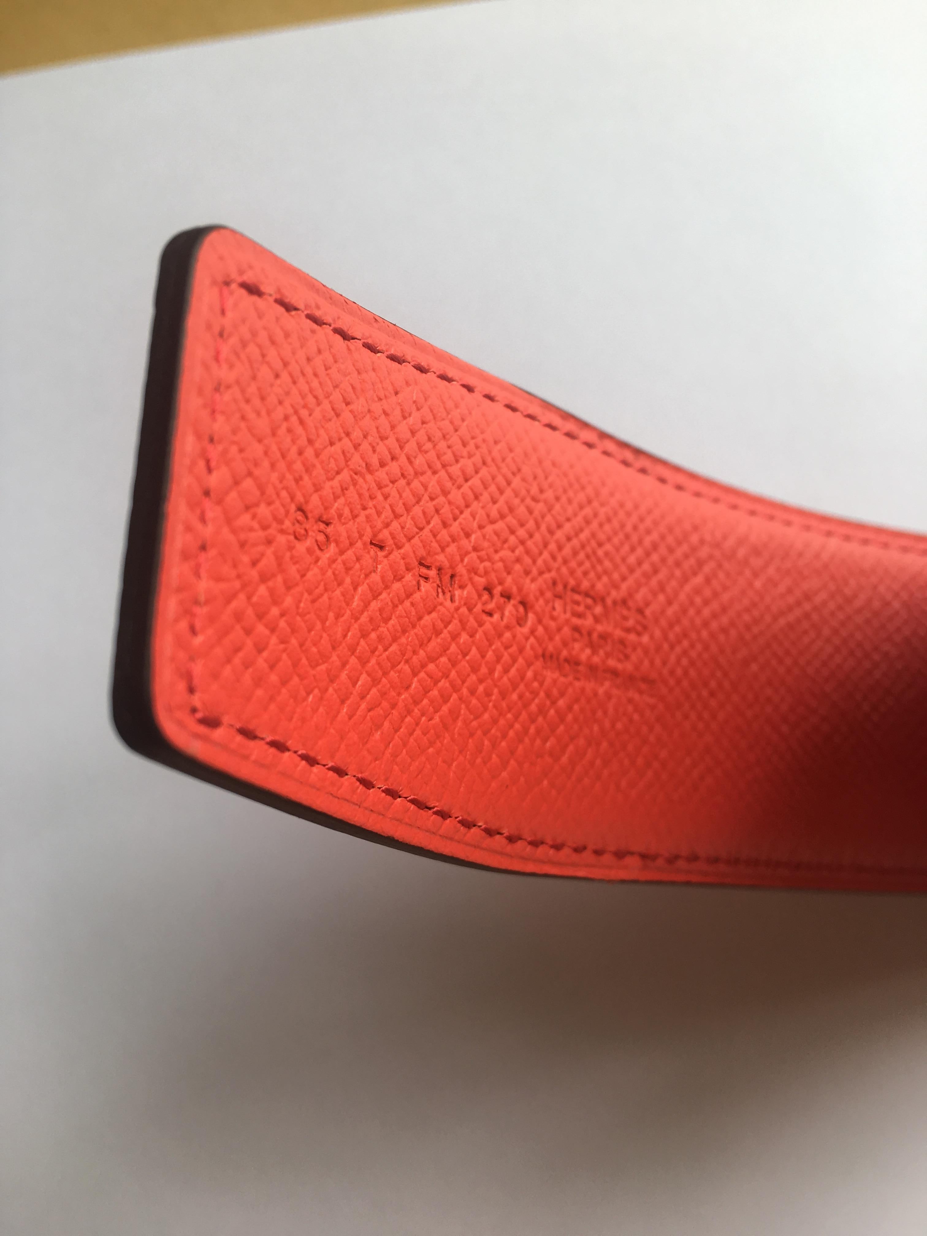 This classic Hermes H belt in reversible Rouge Casaque and Rose Jaipur Epsom leather with the buckle in Gold is brand new with plastic on the hardware and comes with the box.
Width: 42mm
Length: 85cm or 90cm
