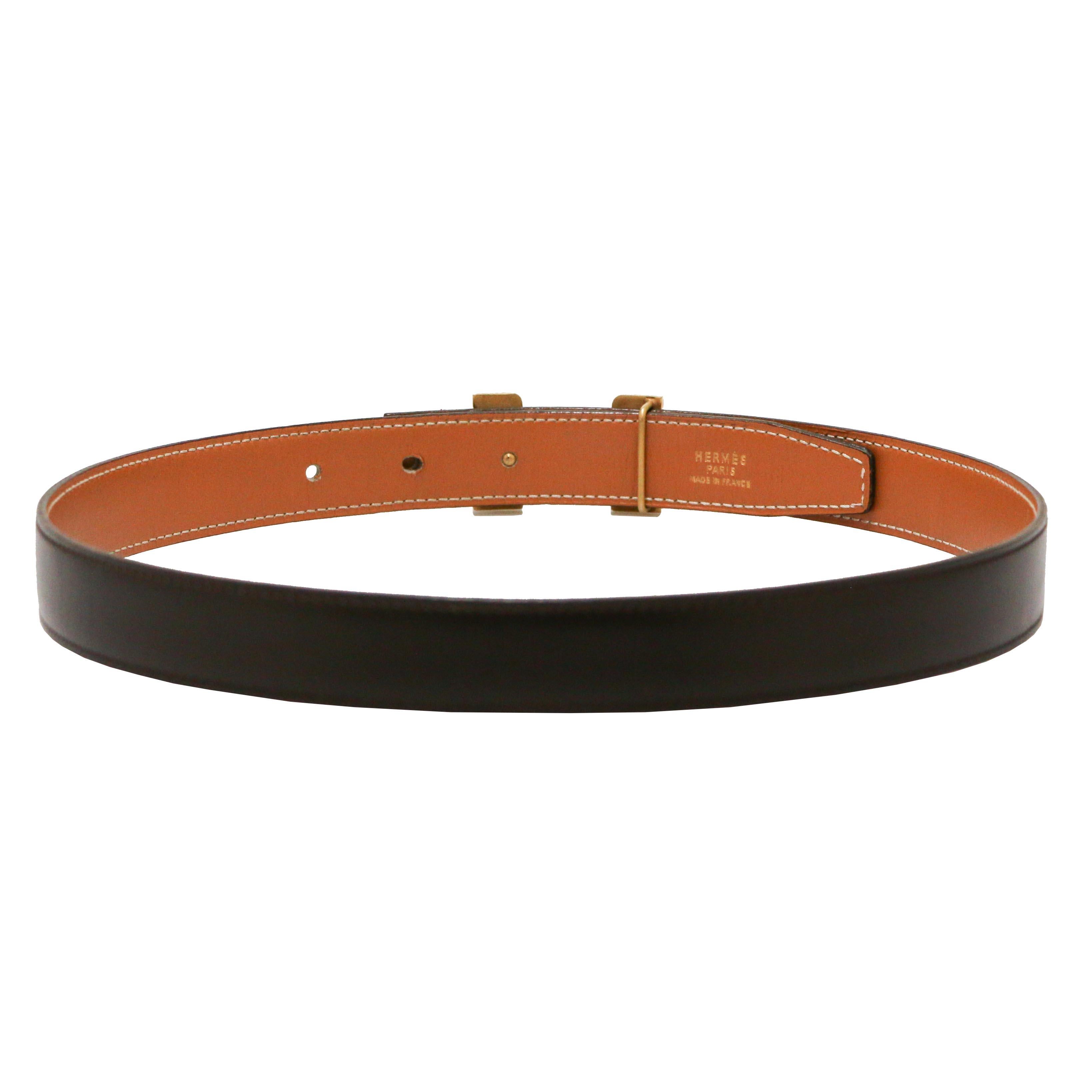 Beautiful Hermès H belt, reversible and bicolor gold and brown
Condition : excellent
Made in France
Size : 65 cm
Thickness : 34 mm
Material : leather
Color : gold, brown
Hardware : golden (micro-scratches)
Details : reversible and the H buckle is