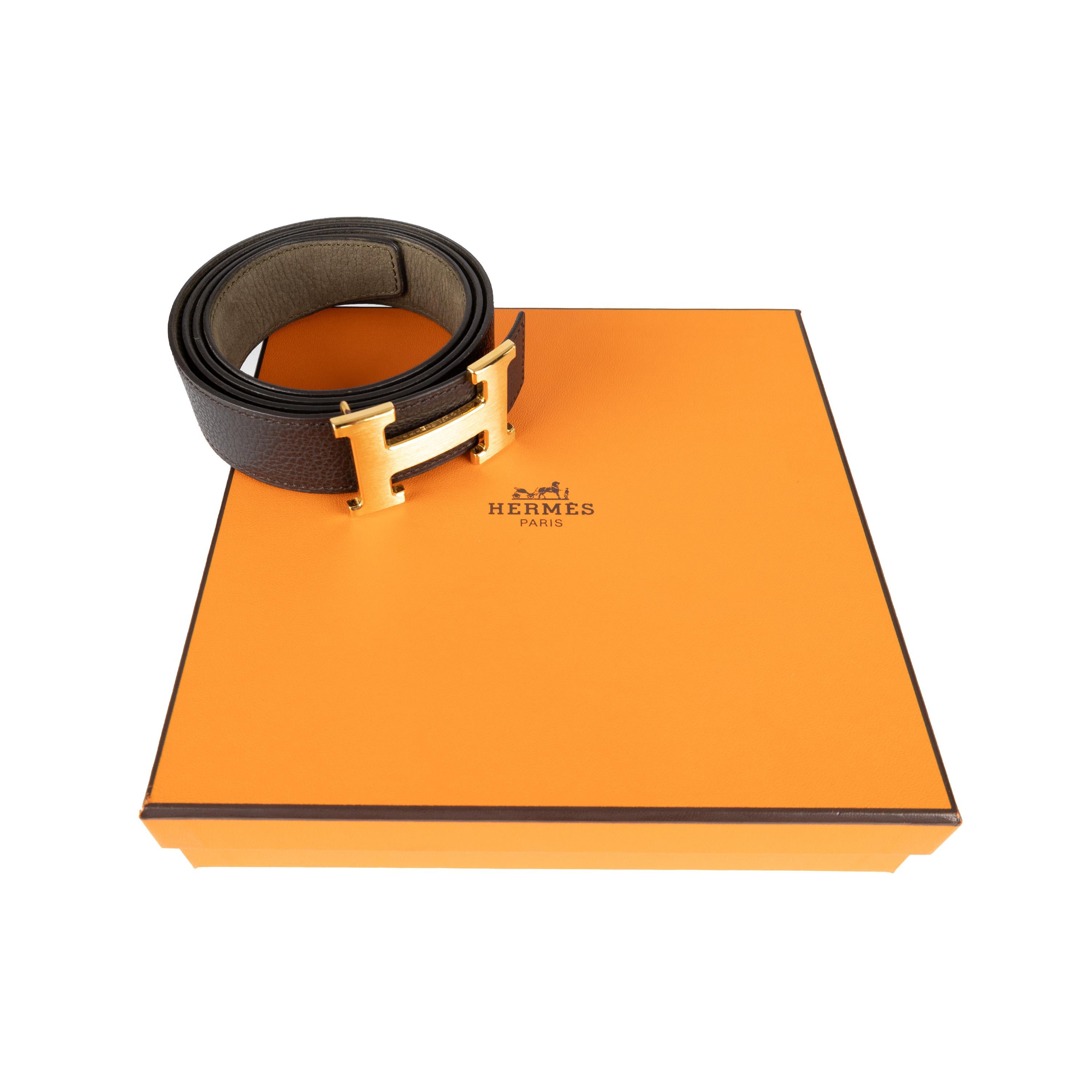 This Hermès H Buckle Reversible Leather Belt is the perfect accessory for your wardrobe. The leather is of the highest quality and the iconic Hermes H buckle is crafted with brushed brass in golden for a classic and sophisticated look. The