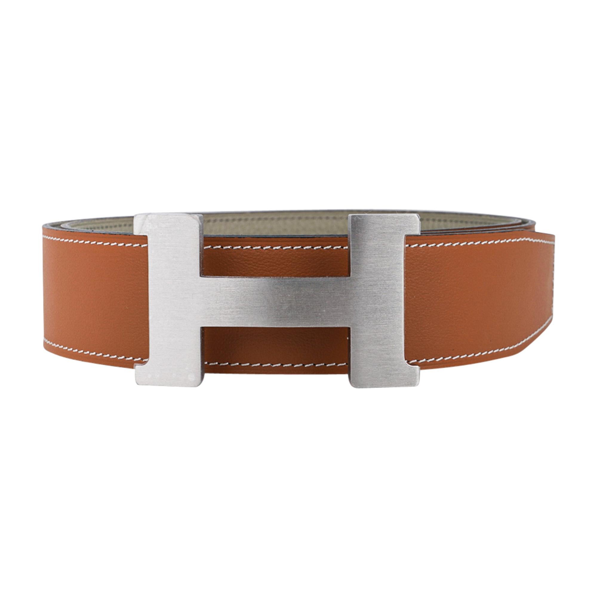 Mightychic offers an Hermes coveted reversible 38mm Constance H belt featured in Sage and Gold.
Beautiful with brushed Palladium buckle.
In Togo (Sage) and Evercolor (Gold) leather.
These beautiful colors are a rare combination!
Signature HERMES