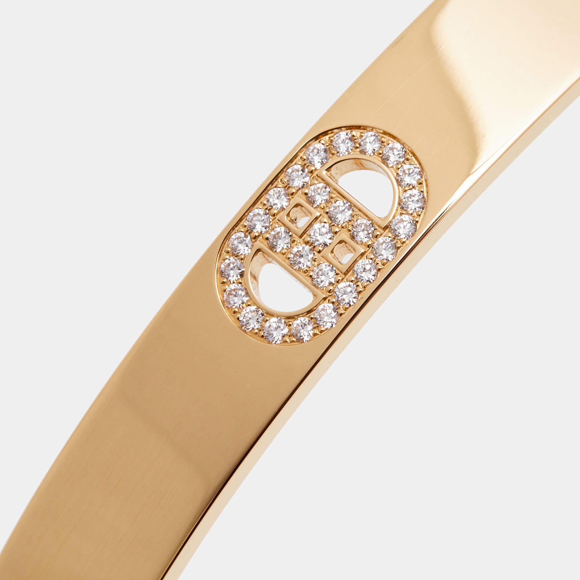 The Hermes H d'Ancrebracelet is a luxurious and exquisite piece of jewelry. Crafted from stunning 18k rose gold, it features sparkling diamonds, adding a touch of elegance and sophistication. This bracelet seamlessly combines timeless design with