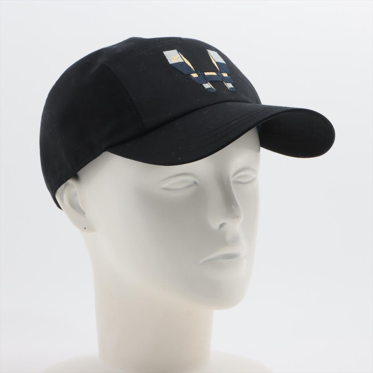 Nero Cappello ricamato H. H. nero di Hermès in vendita