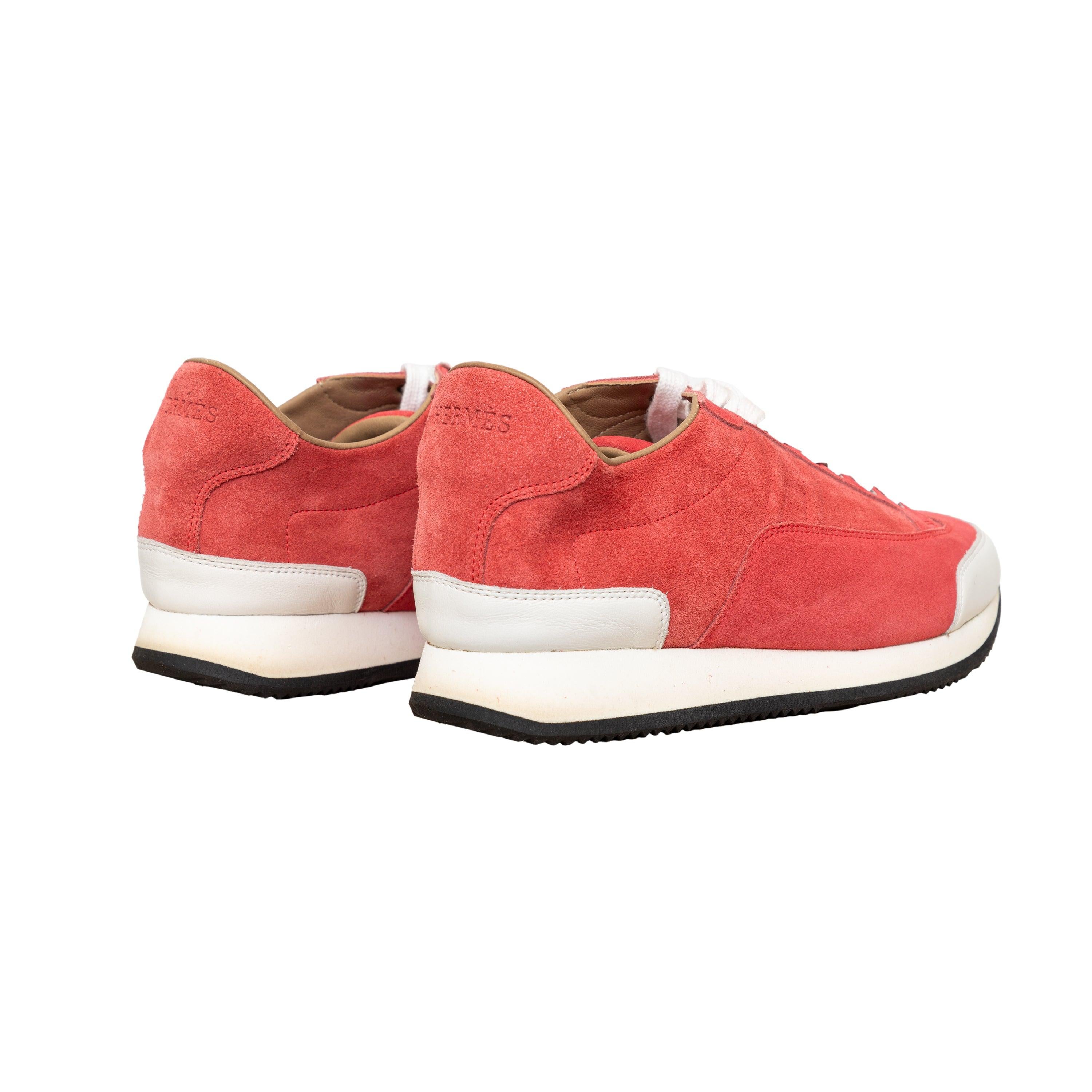 Upgrade your urban style with these Hermès H Logo Low-cut Sneakers. Crafted with sleek and essential lines, these suede sneakers feature the iconic 