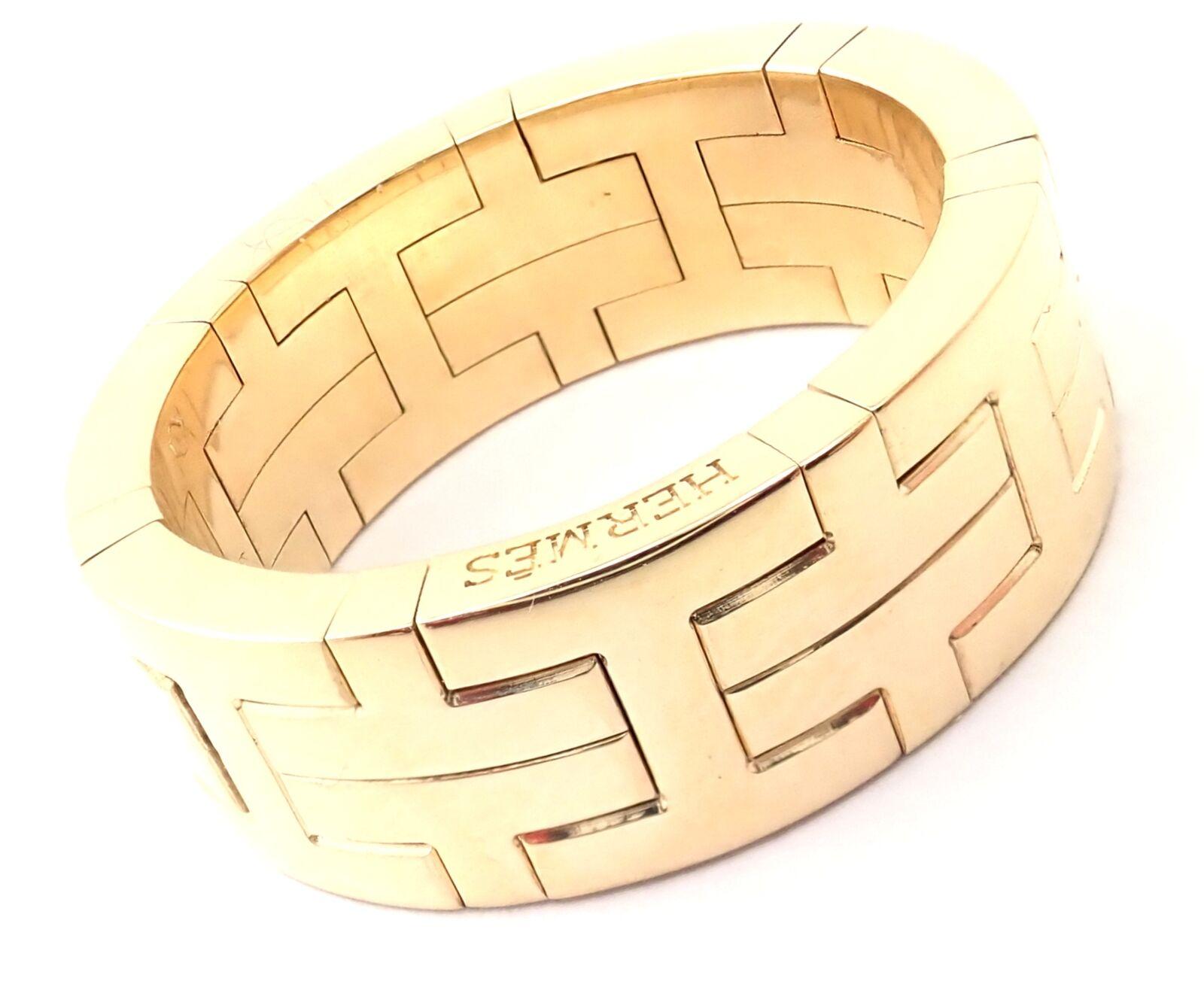 18k Gelbgold H-Motiv breiter Bandring von Hermes. 
Einzelheiten: 
Ringgröße: Europäisch 54, US 6 3/4
Gewicht: 10,6 Gramm
Bandbreite: 8mm
Gestempelt: Hermes 750 54 -04 037XX(Seriennummer entfällt)
*Kostenloser Versand innerhalb der Vereinigten