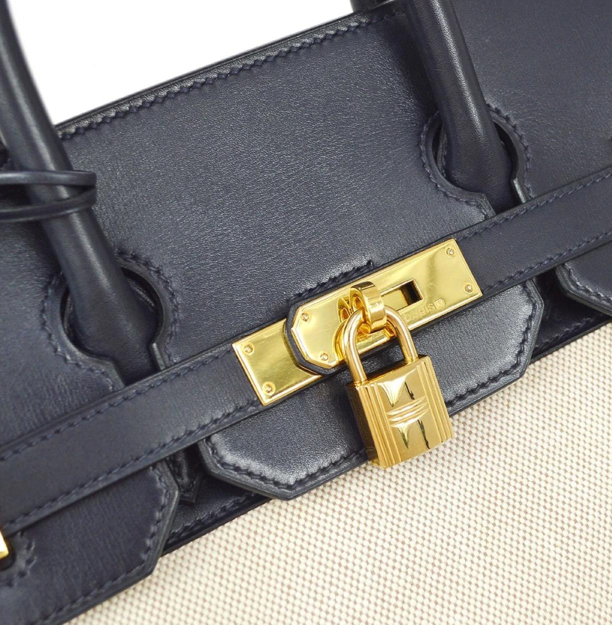 
Leather
Canvas toile
Silver tone hardware
Date code present
Made in France
Handle drop 2.75