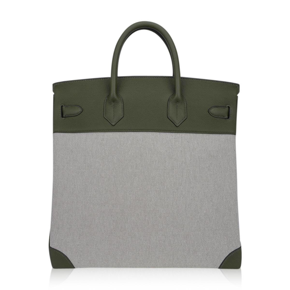 Hermes Hac 40 Vert Veronese with Ecru and Vert Amande Toile Birkin Bag For Sale 2