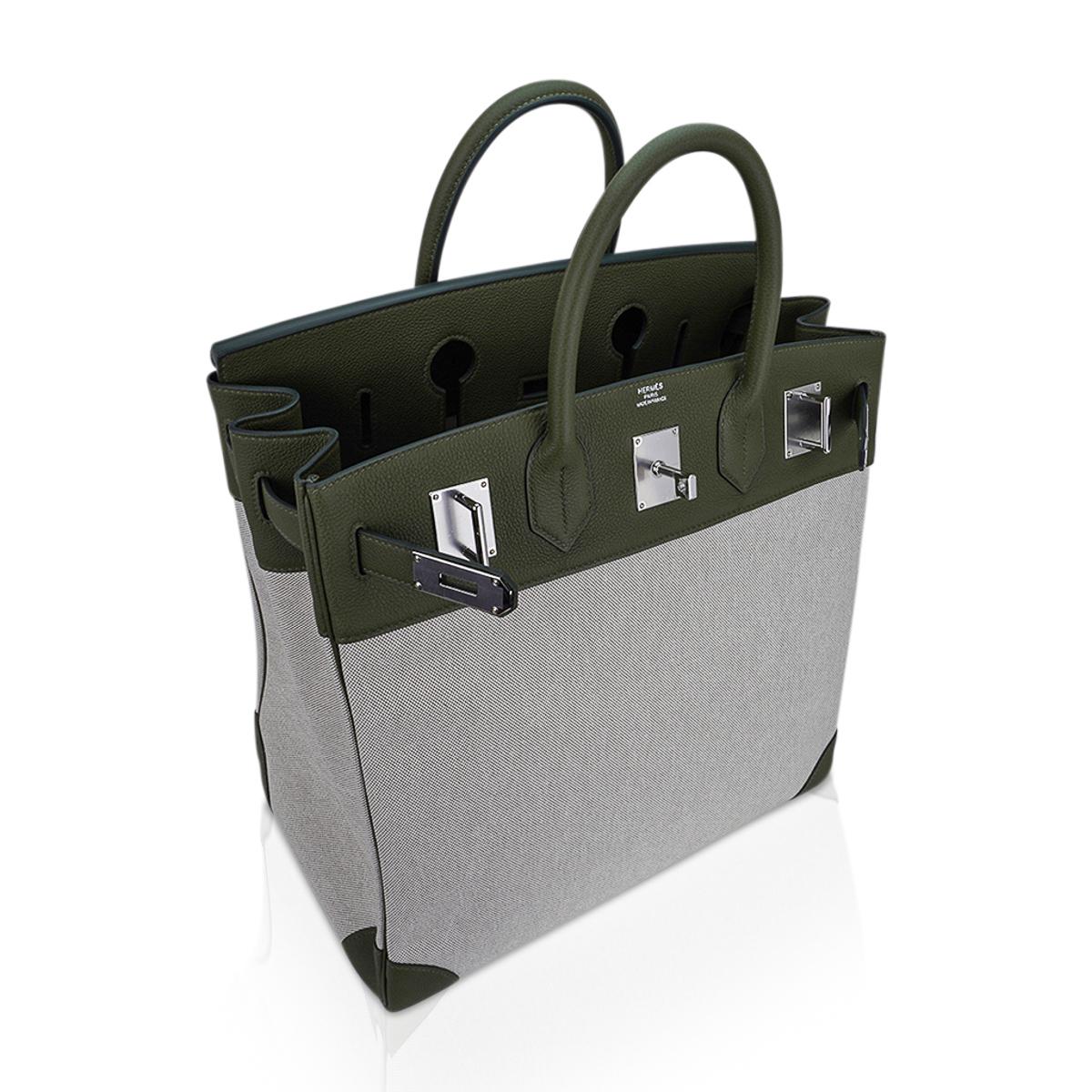 Hermes Hac 40 Vert Veronese with Ecru and Vert Amande Toile Birkin Bag For Sale 1