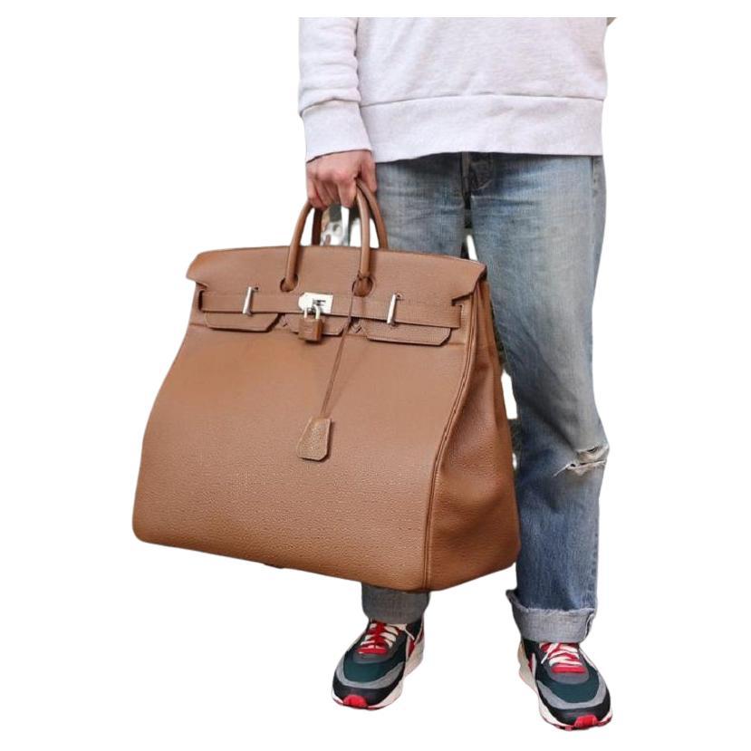 Pre-Owned Vintage Condition
From 2013 Collection
Alezan Togo Leather
Palladium Tone Hardware
Measures 20