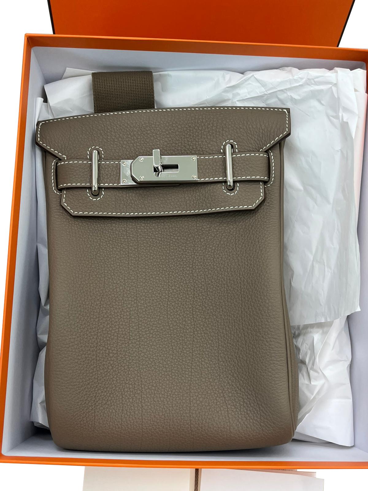 Hermes HAC A Dos PM Sac à dos Etoupe Togo Cuir Palladium Hardware en vente 5