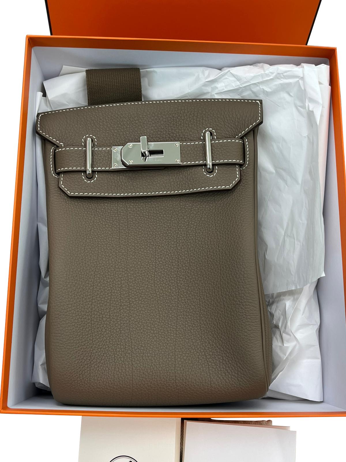 Hermes HAC A Dos PM Sac à dos Etoupe Togo Cuir Palladium Hardware en vente 6