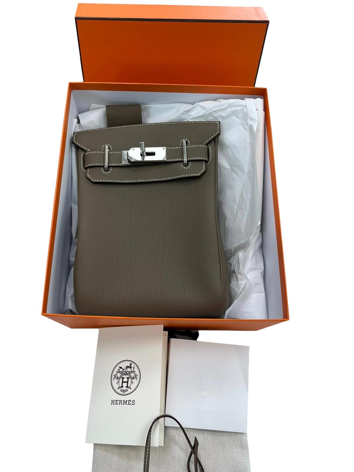 Hermes HAC A Dos PM Sac à dos Etoupe Togo Cuir Palladium Hardware Pour femmes en vente