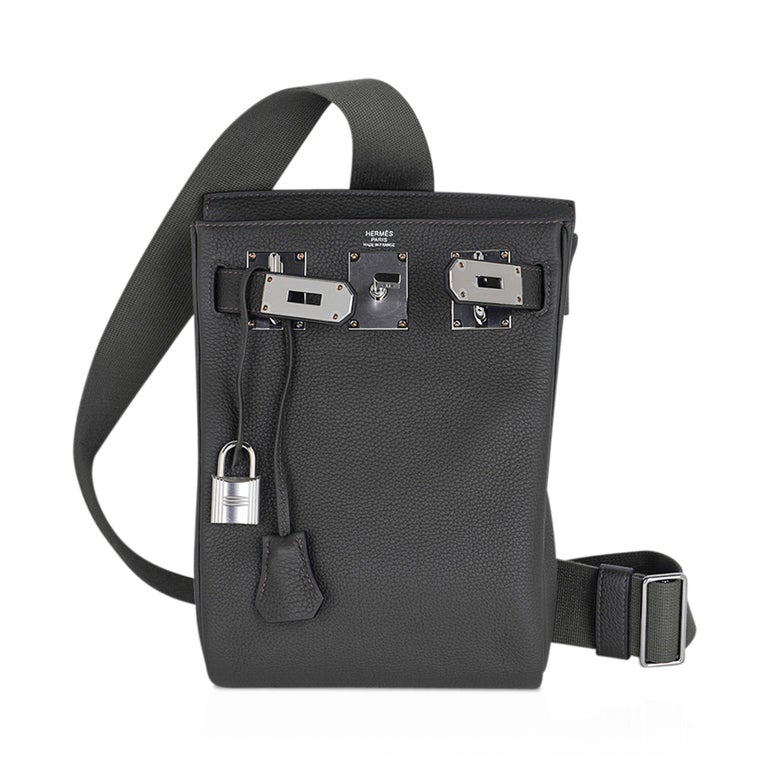 Hermes Hac a Dos PM Backpack Men's Bag Bleu Nuit Togo Palladium Hardware at  1stDibs
