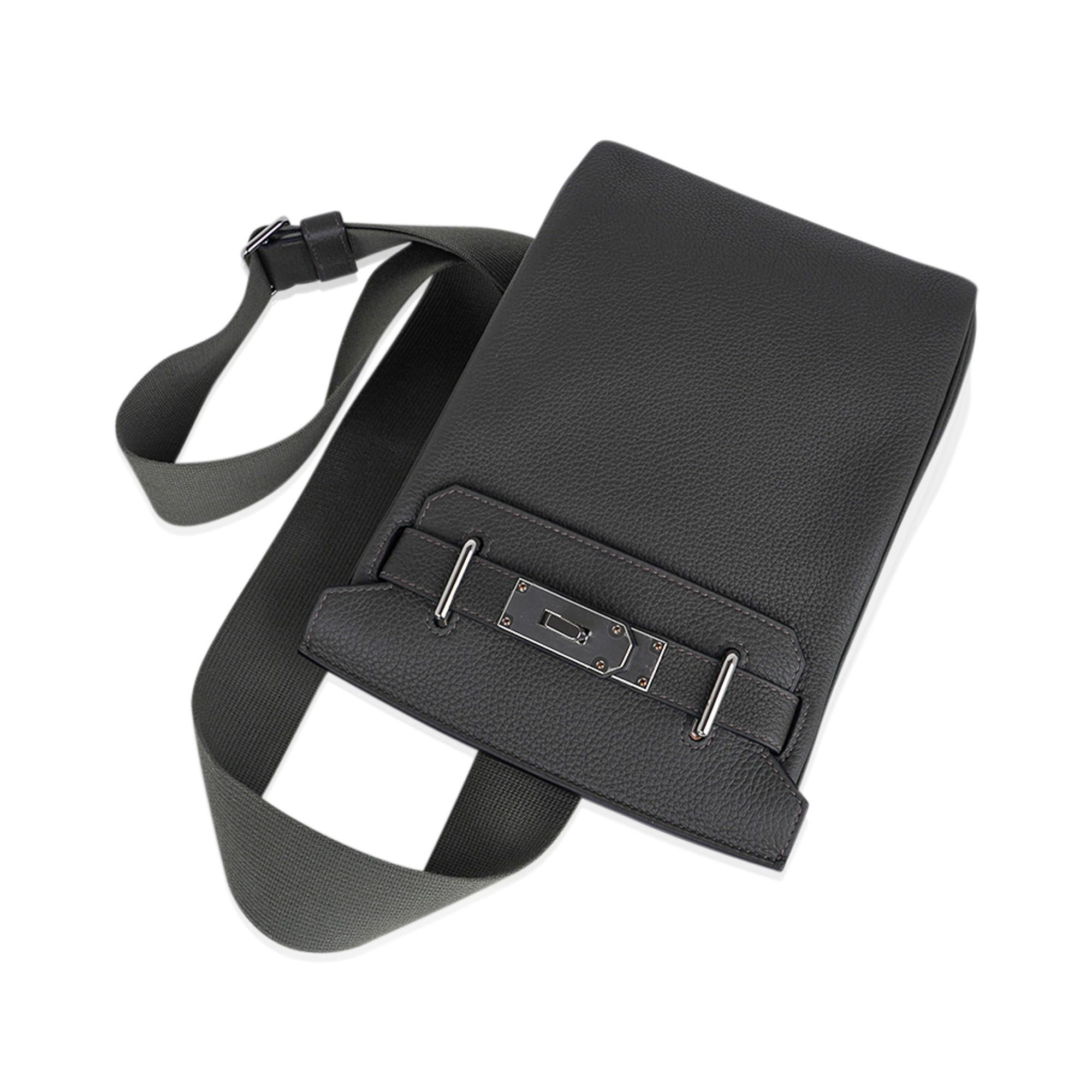 Black Hermes Hac a Dos PM Backpack Men's Bag Vert de Gris Togo Palladium Hardware For Sale