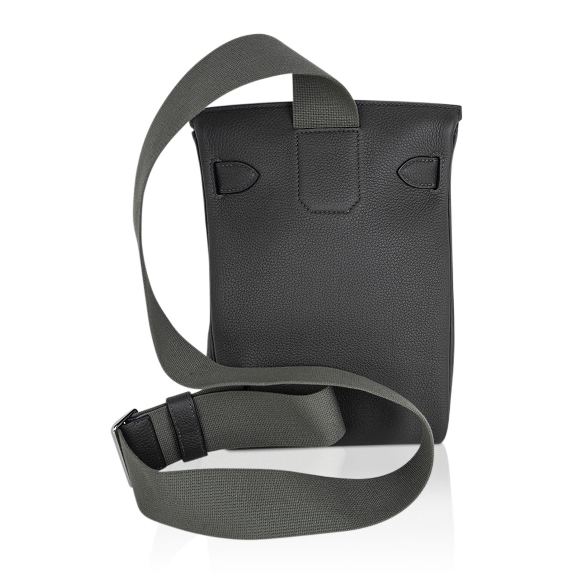 Hermes Hac a Dos PM Backpack Men's Bag Vert de Gris Togo Palladium Hardware For Sale 1