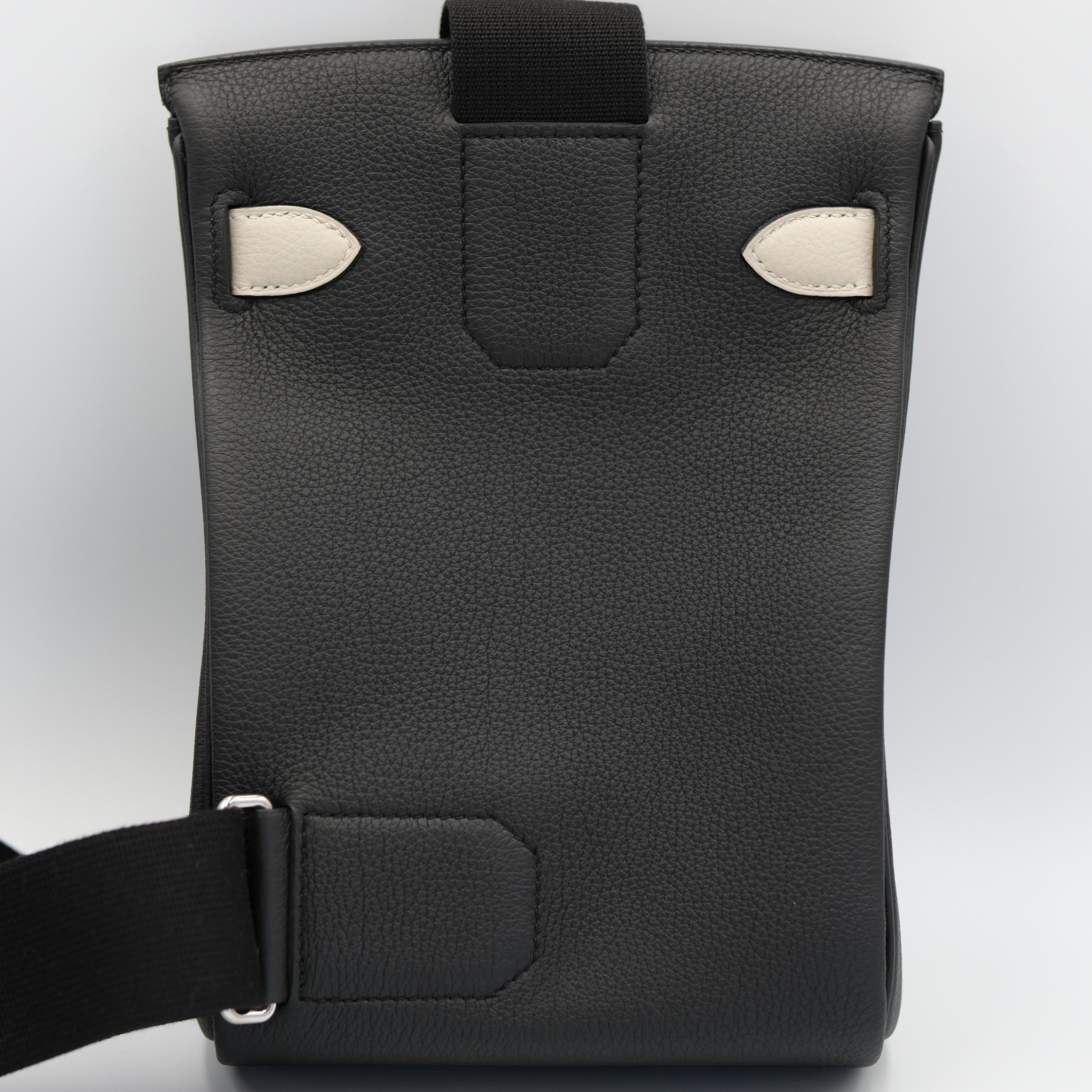 Hermes HAC A Dos PM HSS Noir Veau Togo avec Palladium Hardware en vente 2