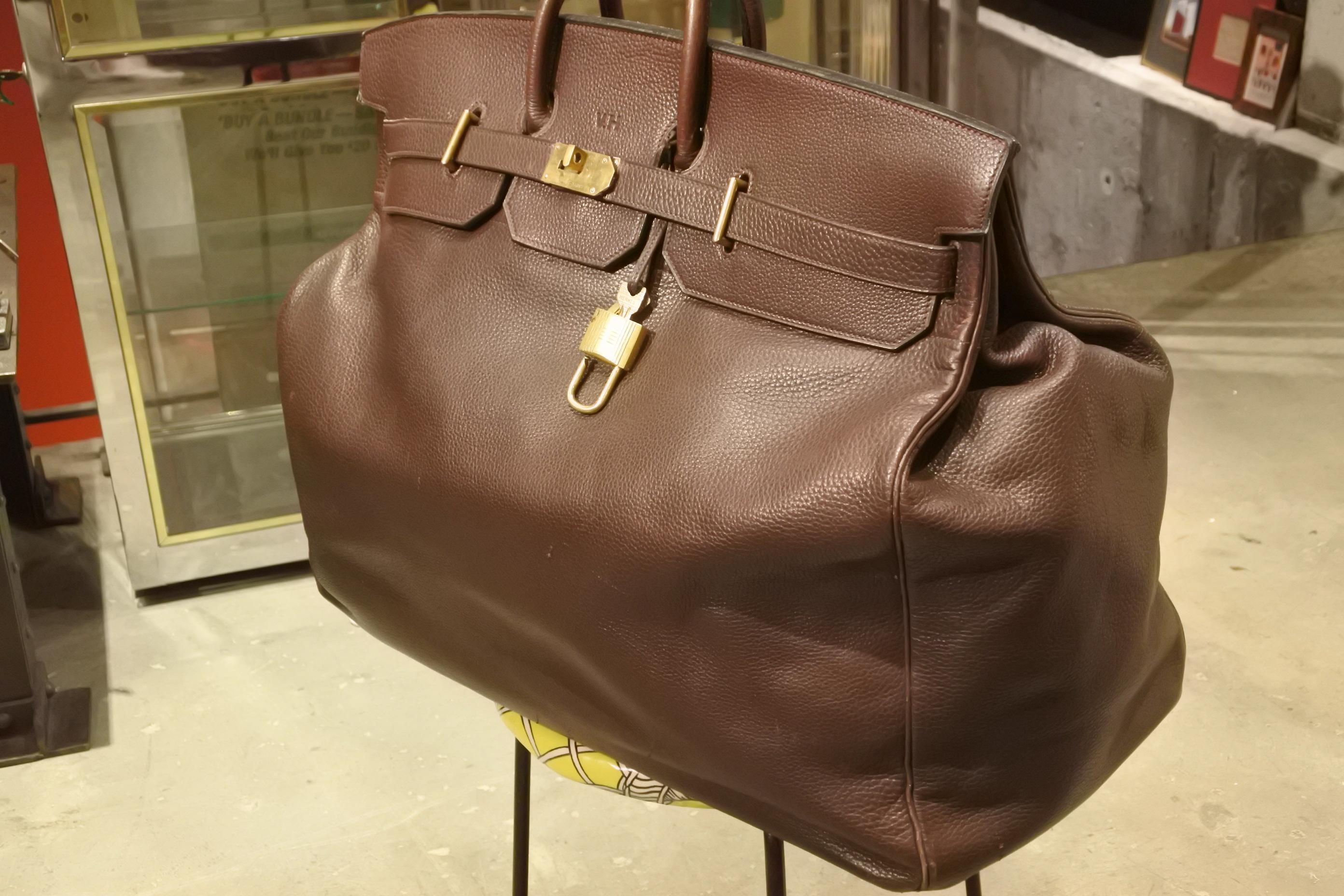 Incredible, rare, giant Hermès Haut à Courroies travel bag. In brown Togo leather. The 60cm is seldom found, and we almost never have an opportunity to get these bags online. Great condition, with some small nicks and scratches to the leather, but