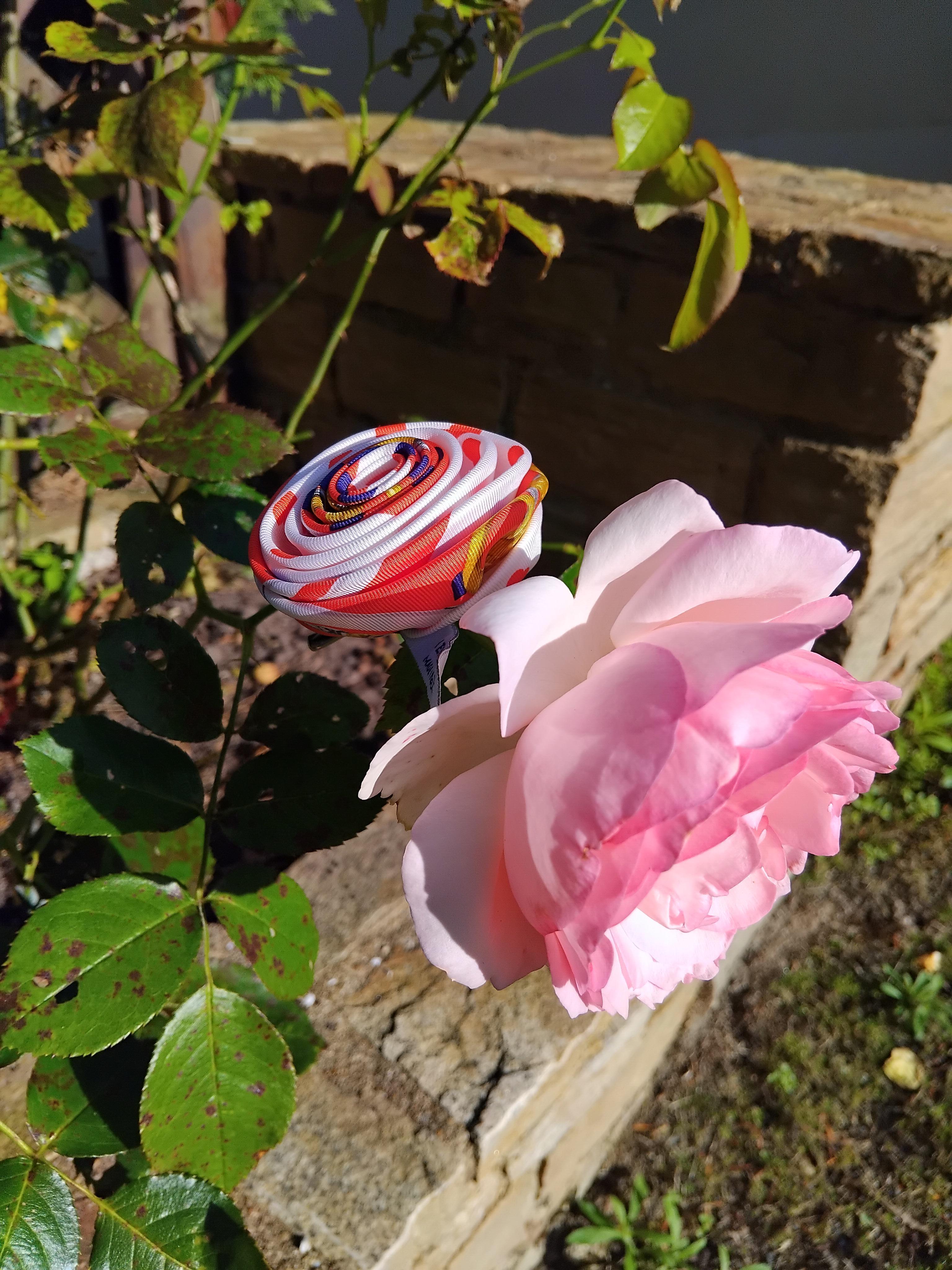 Hermès Hair Clip Frida Flower in Silk Hat Clip Brooch Brides de Gala Love en vente 13