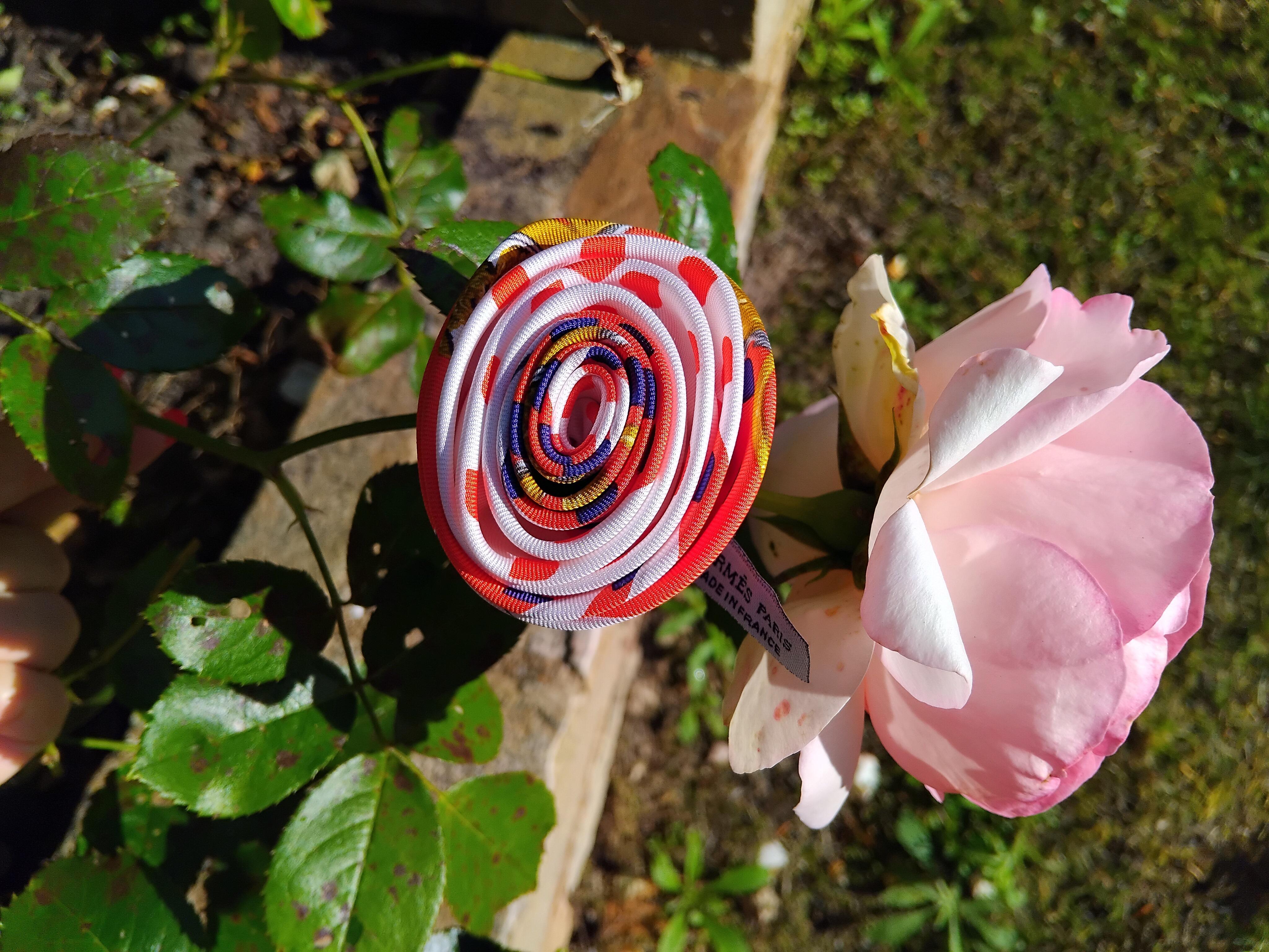 Hermès Hair Clip Frida Flower in Silk Hat Clip Brooch Brides de Gala Love en vente 14