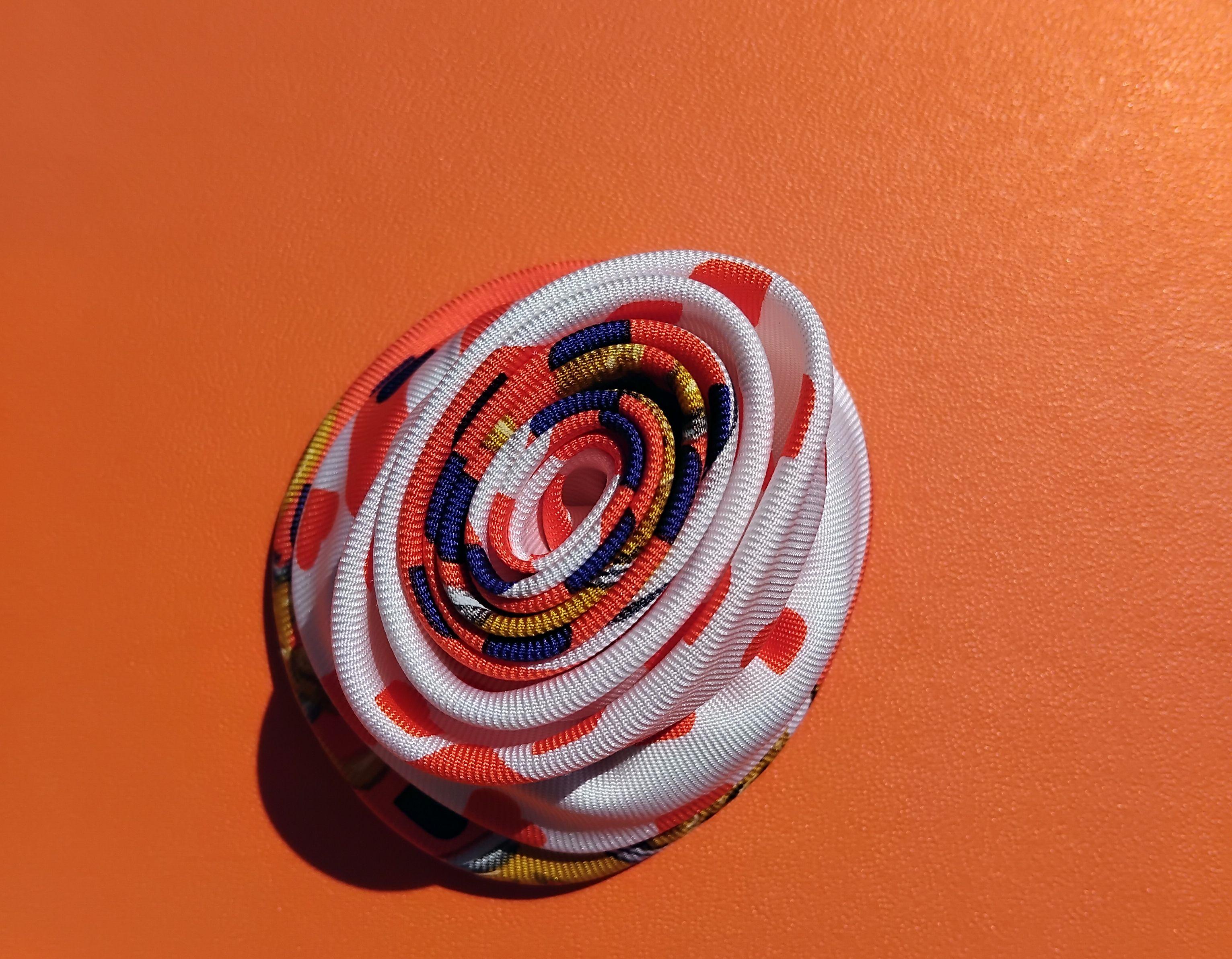 Hermès Hair Clip Frida Flower in Silk Hat Clip Brooch Brides de Gala Love en vente 2