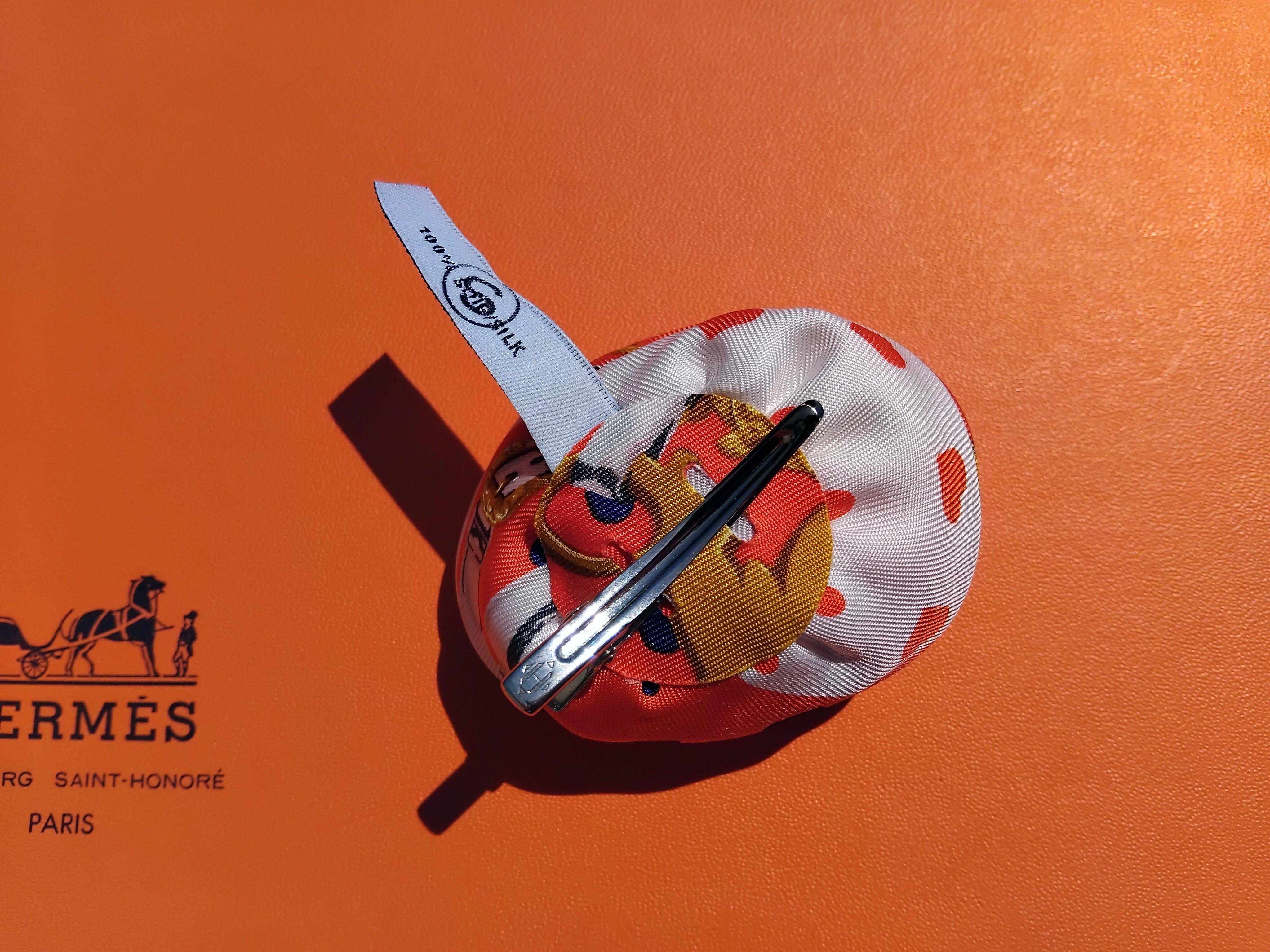 Hermès Hair Clip Frida Flower in Silk Hat Clip Brooch Brides de Gala Love en vente 5