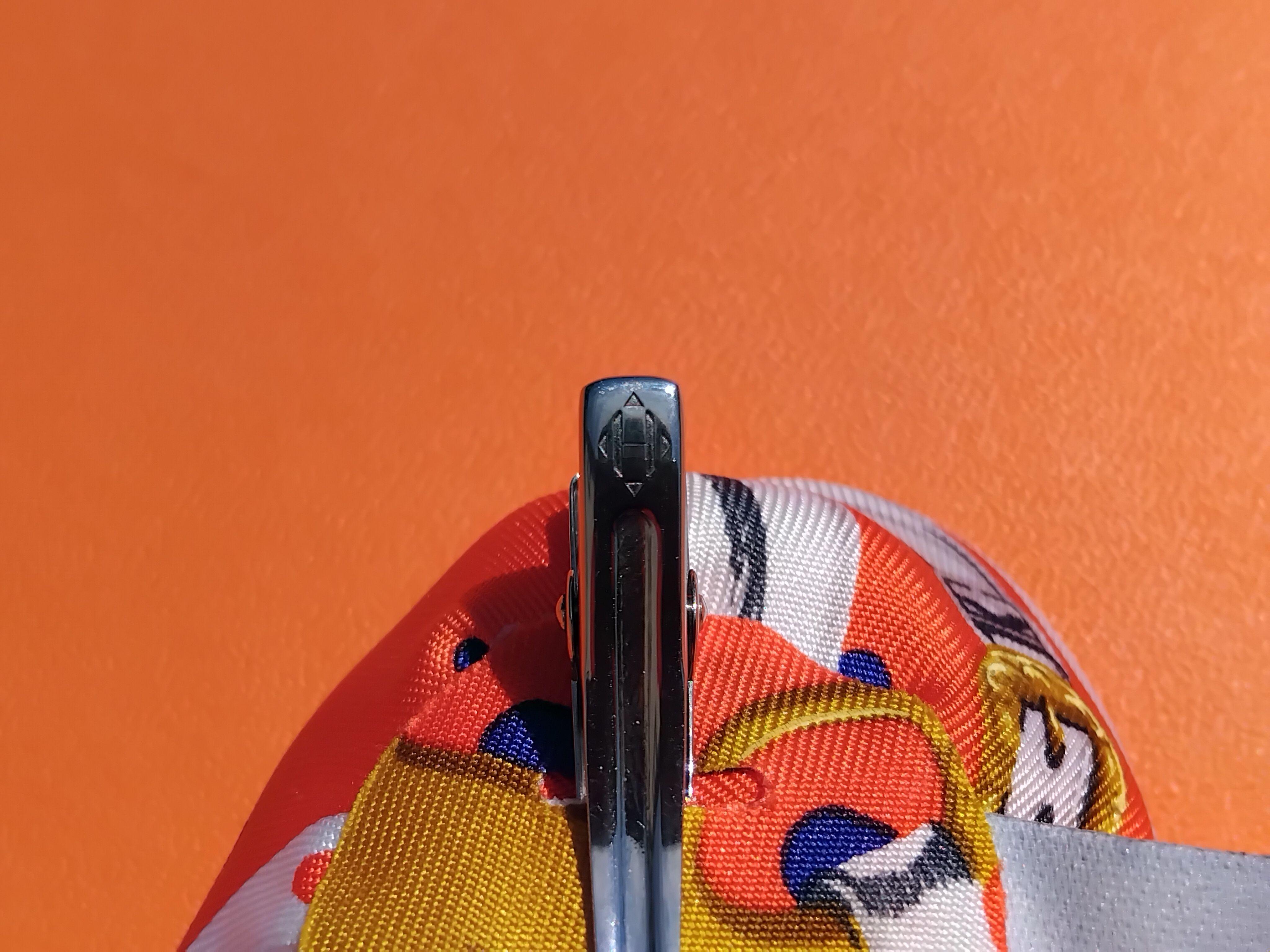 Hermès Hair Clip Frida Flower in Silk Hat Clip Brooch Brides de Gala Love en vente 6