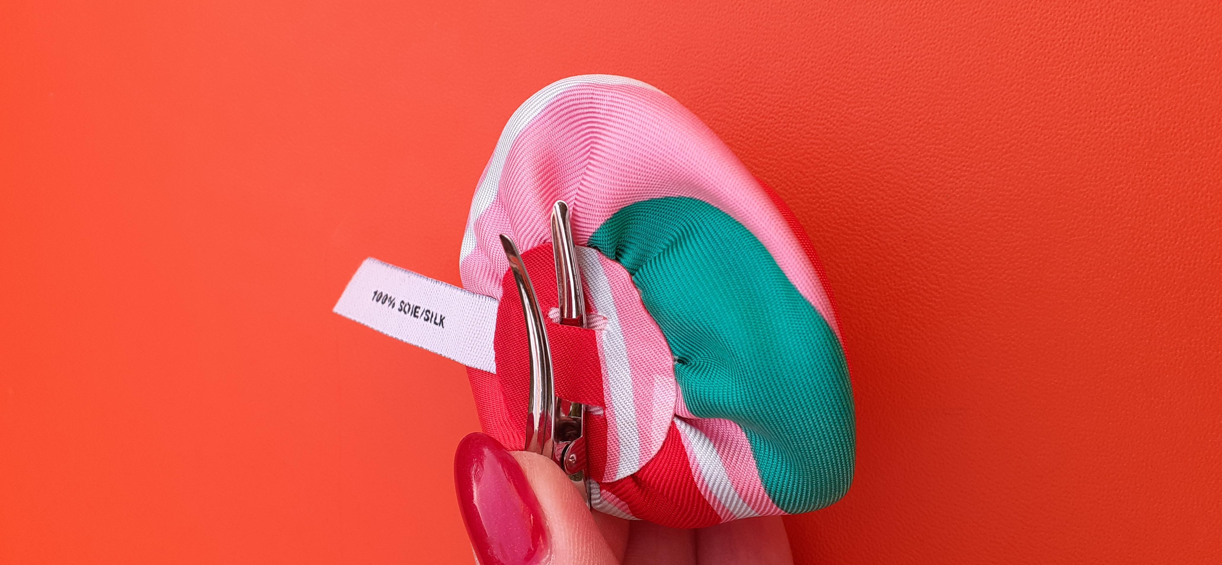 Hermès Hair Clip Frida Flower in Silk Hat Clip Brooch For Sale 11
