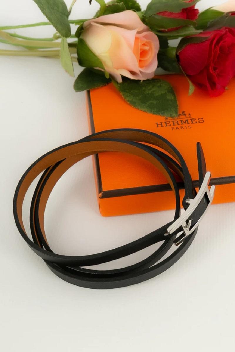 Hermès - (Made in France) Bracelet model Hapi in black and brown leather.

Additional information:
Dimensions: 70 L cm

Condition: 
Very good condition

Seller Ref number: BRA138