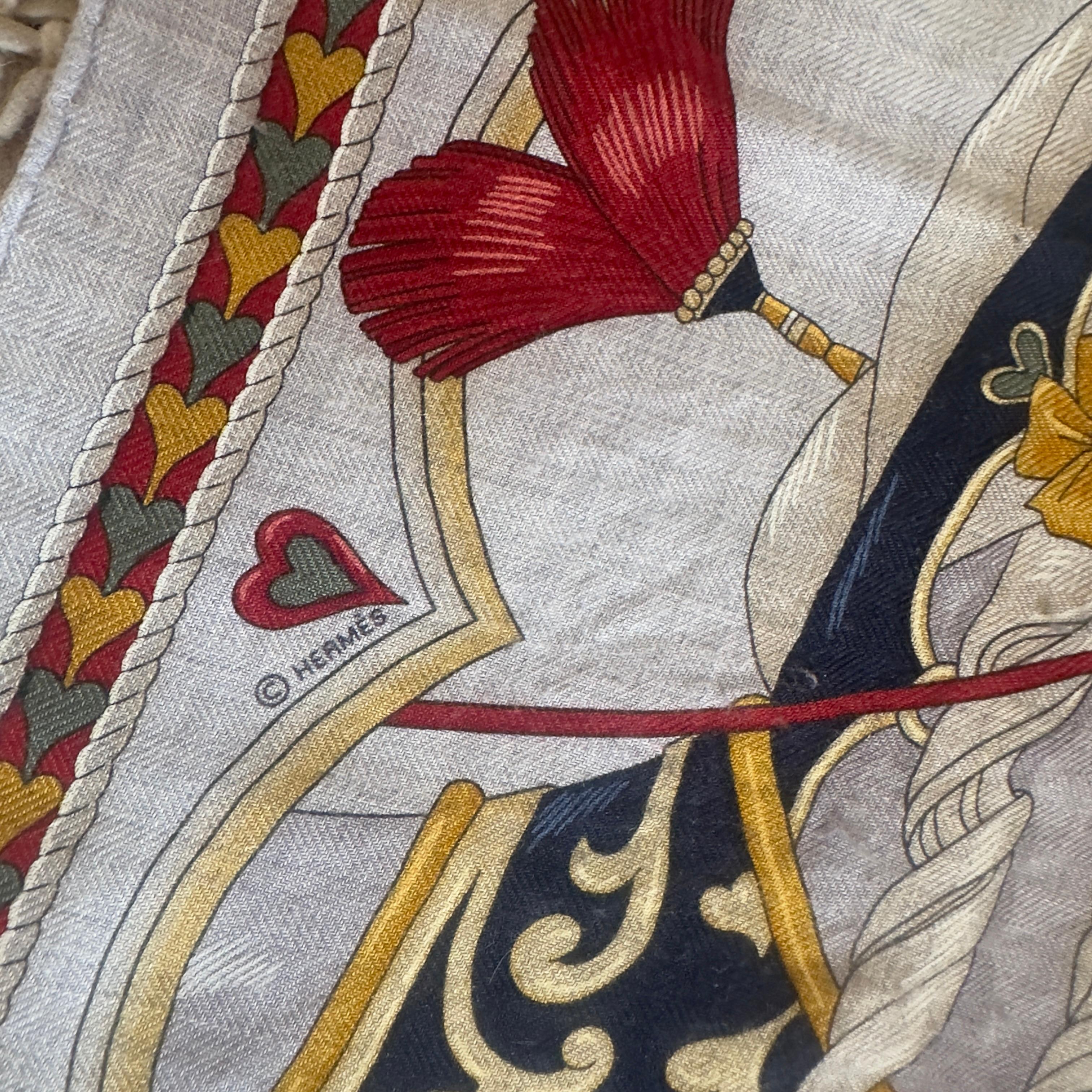 Gray Hermès “Harnais Coeur” Vintage Silk Scarf 40x40 – Limited Edition in vendita