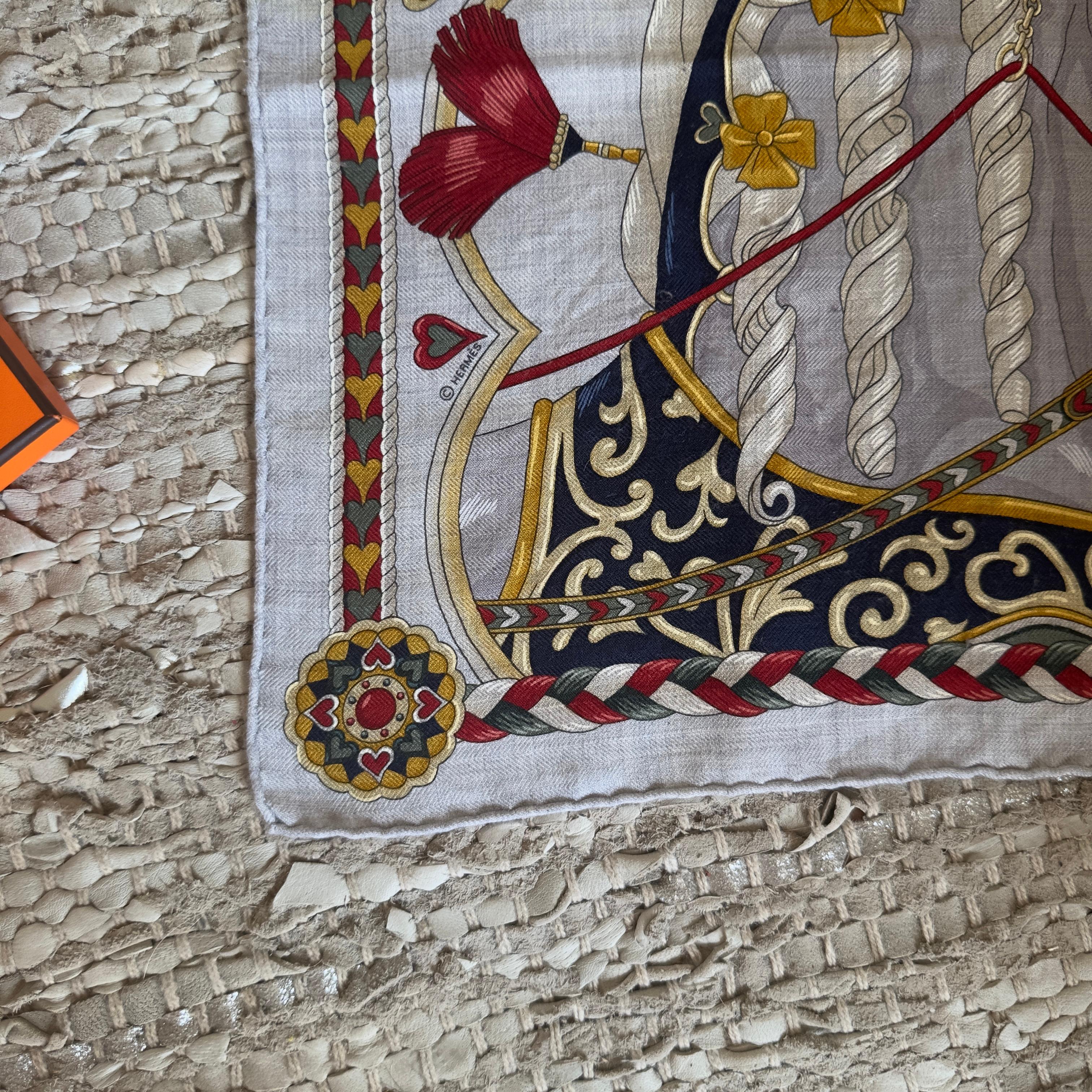 Hermès “Harnais Coeur” Vintage Silk Scarf 40x40 – Limited Edition In condizioni Nuovo in vendita a Basaluzzo, IT