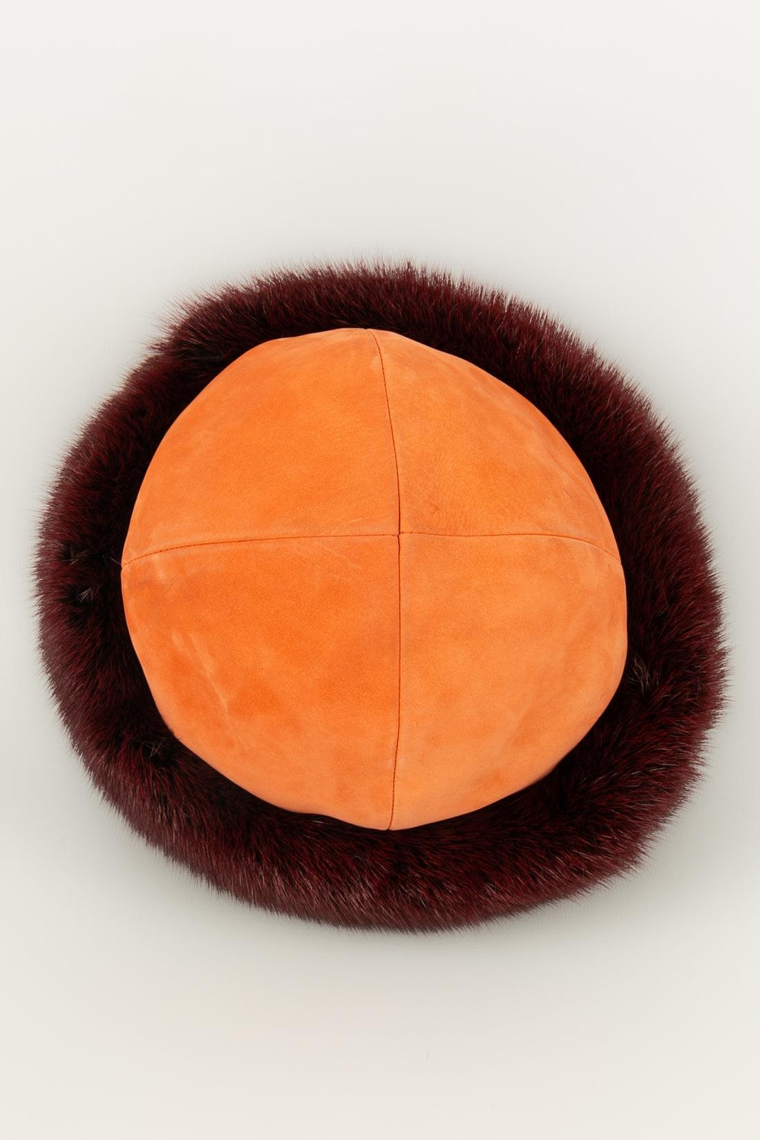 Hermès - Hat in dyed mink skin and fur

Additional information: 
Dimensions: Circumference: about 54 cm
Condition: Very good condition
Seller Ref number: CHP67