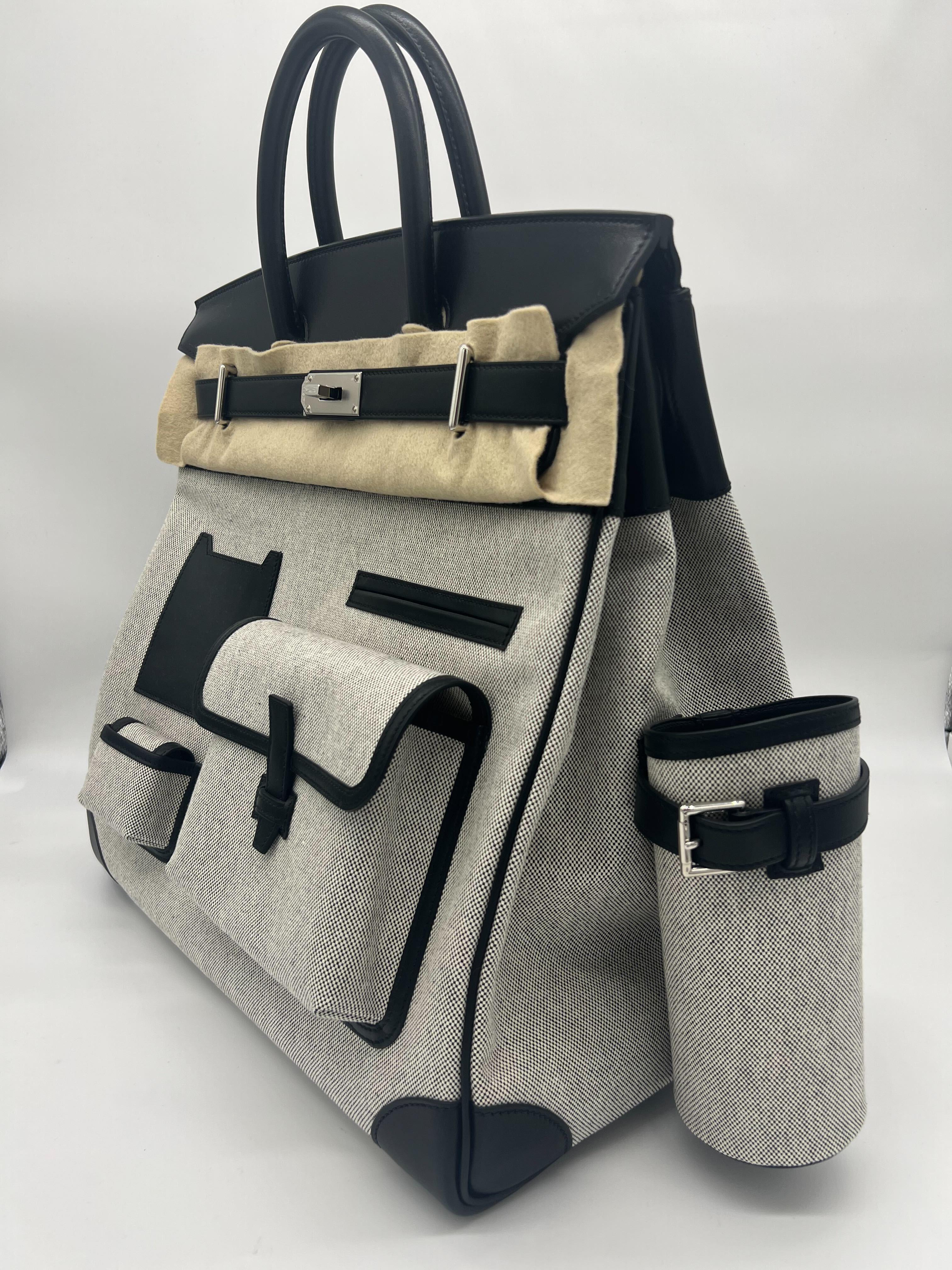Women's or Men's Hermes Haut A Courroies 40 Cargo Bag AA Ecru-Noir/Noir For Sale
