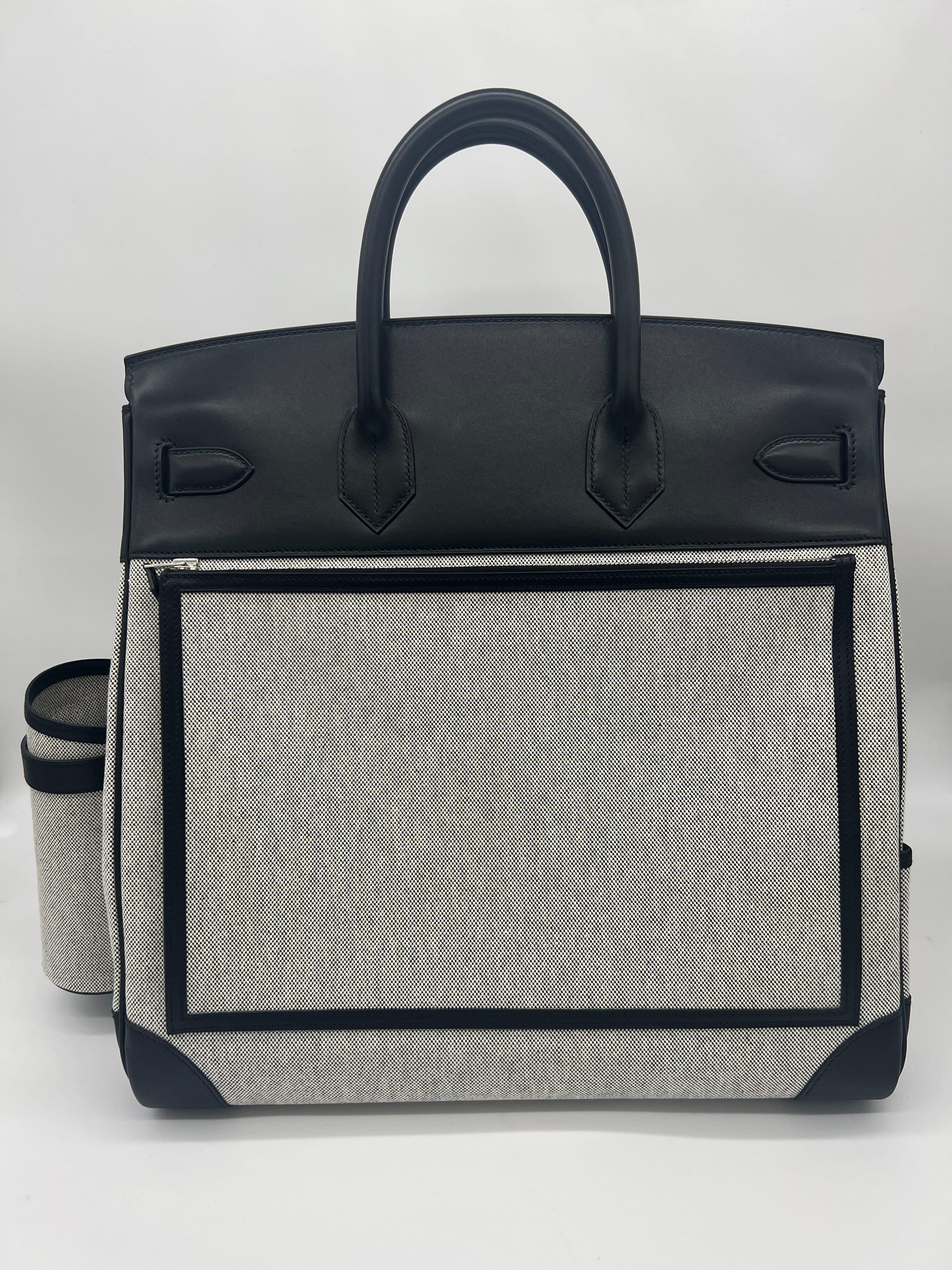Hermes Haut A Courroies 40 Cargo Bag AA Ecru-Noir/Noir For Sale 1